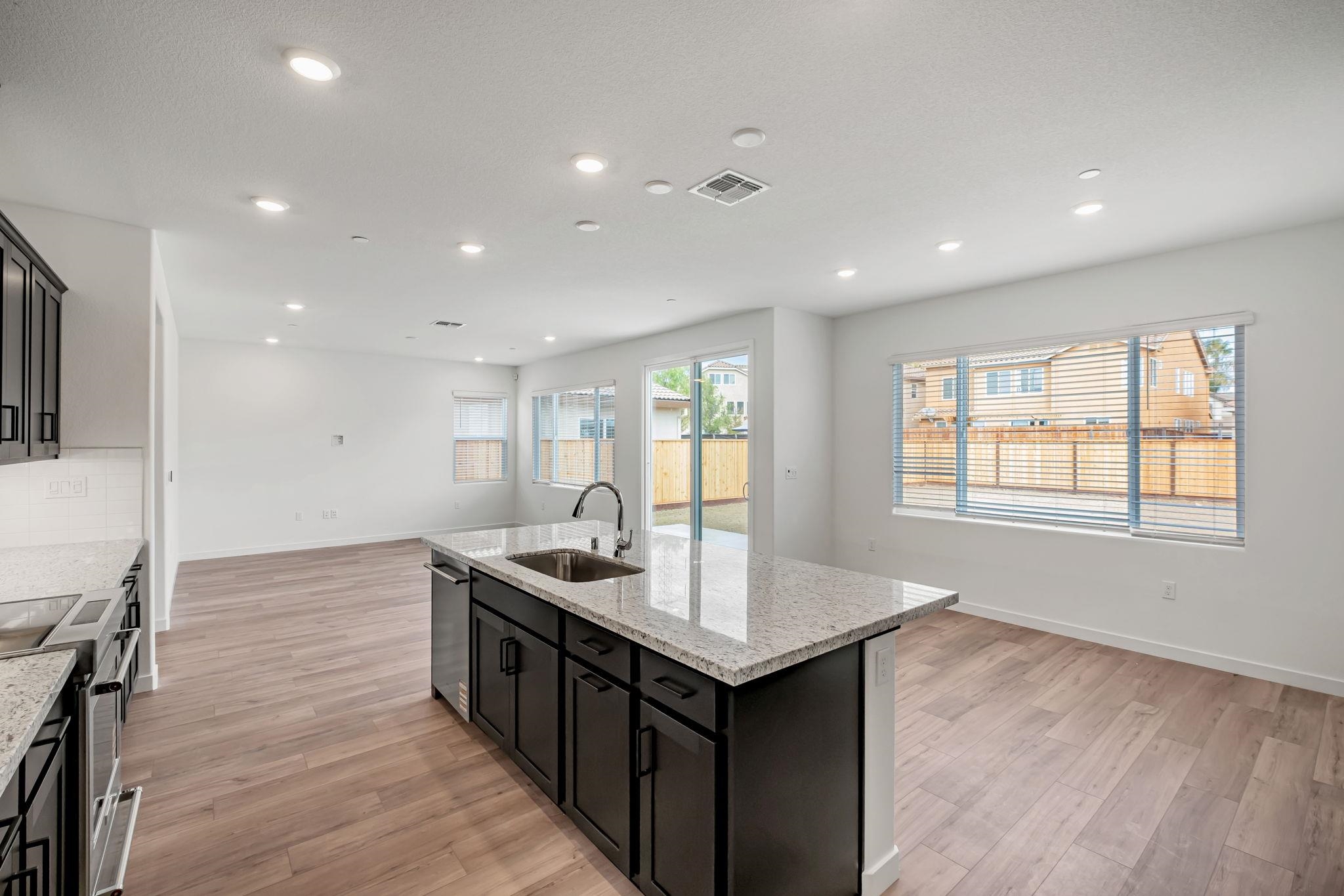 Detail Gallery Image 3 of 13 For 347 Astilbe Street, Discovery Bay,  CA 94505 - 5 Beds | 3/1 Baths