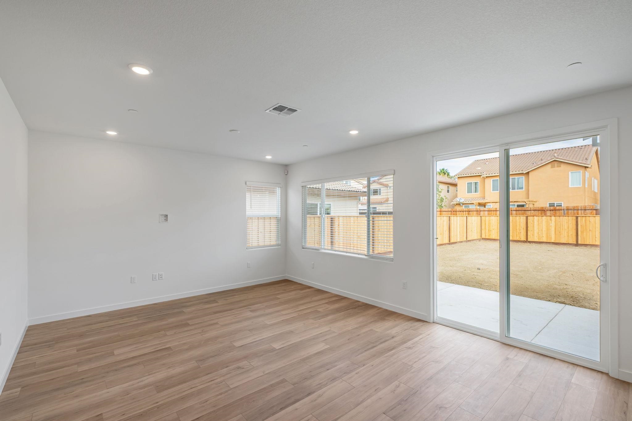 Detail Gallery Image 4 of 13 For 347 Astilbe Street, Discovery Bay,  CA 94505 - 5 Beds | 3/1 Baths