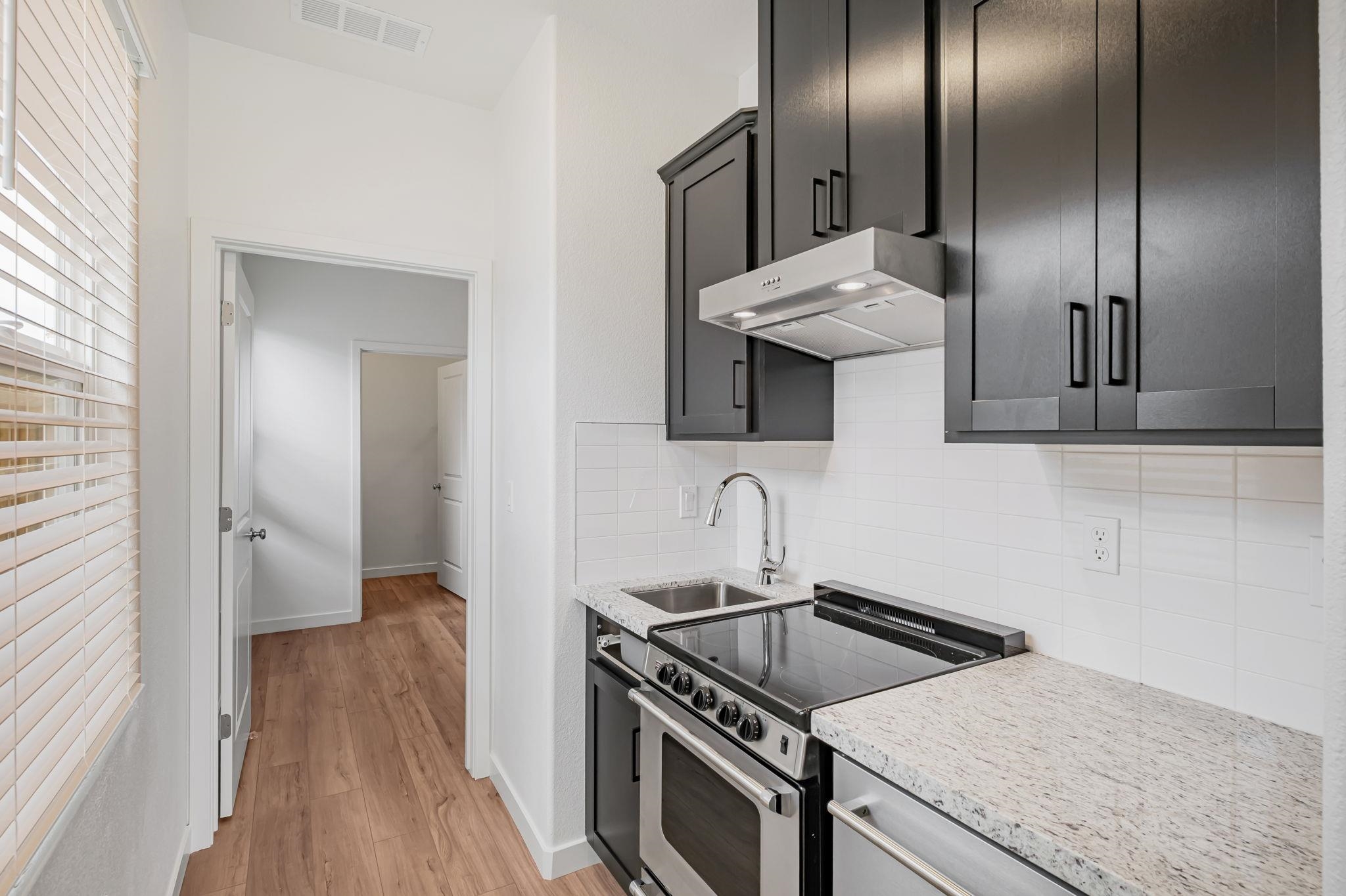 Detail Gallery Image 5 of 13 For 347 Astilbe Street, Discovery Bay,  CA 94505 - 5 Beds | 3/1 Baths