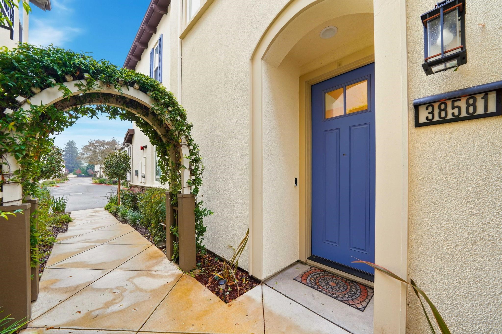 Detail Gallery Image 3 of 33 For 38581 Aventura, Fremont,  CA 94536 - 3 Beds | 2/1 Baths