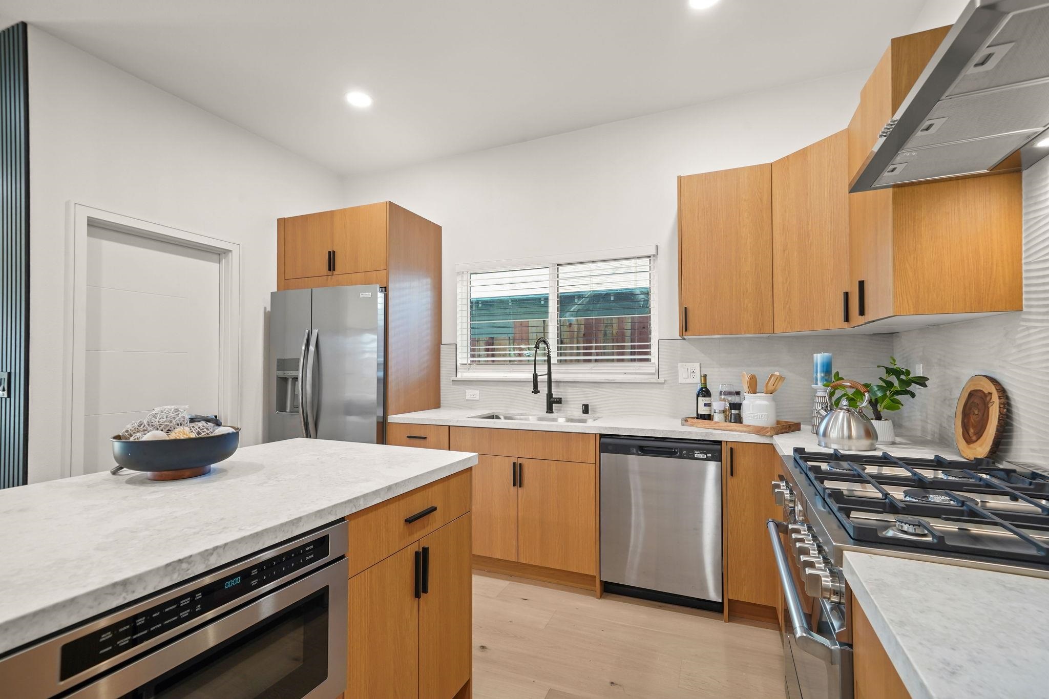 Detail Gallery Image 11 of 42 For 1120 Evans Ave, Napa,  CA 94559-2137 - 4 Beds | 3/1 Baths