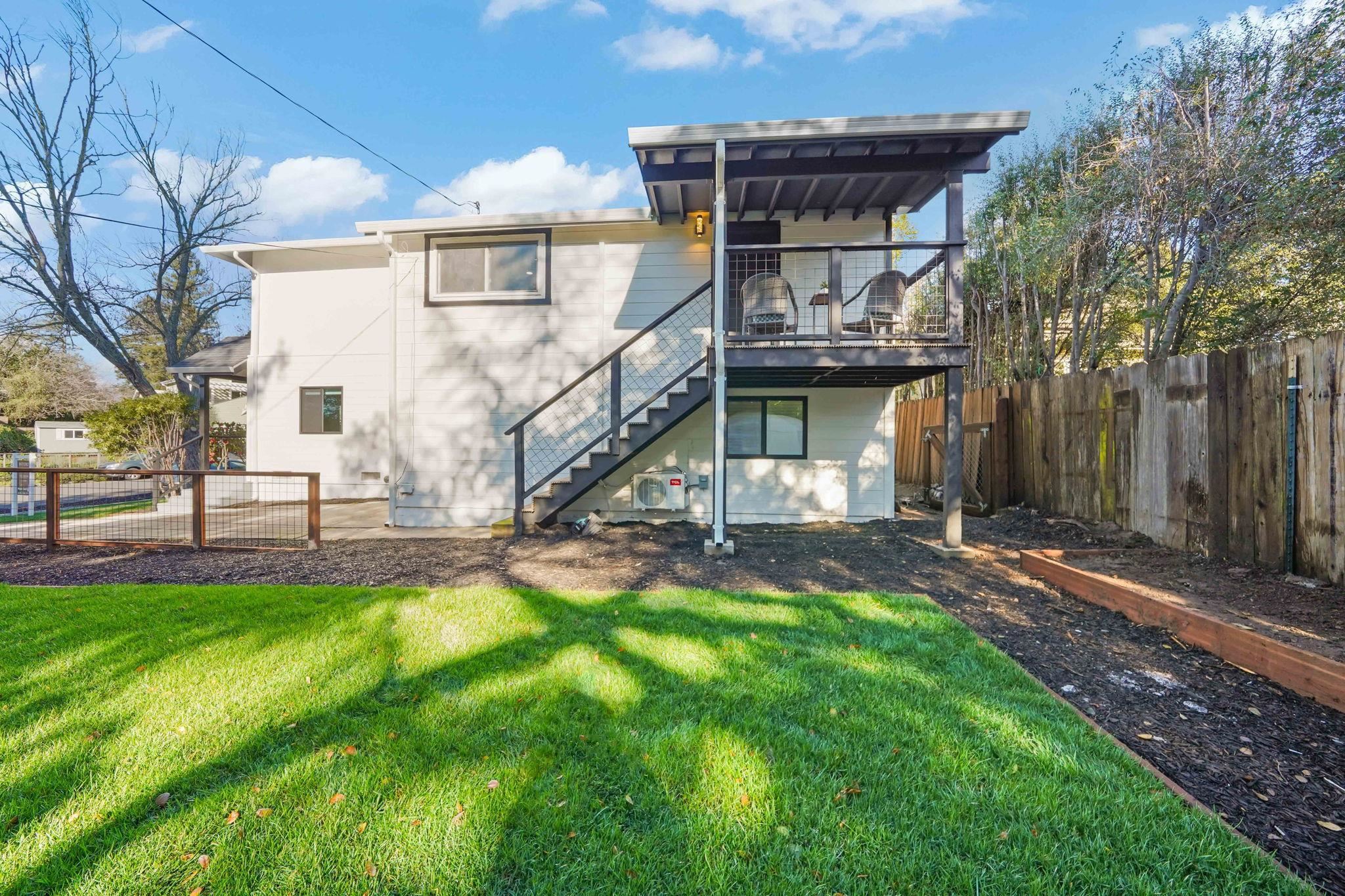 Detail Gallery Image 3 of 42 For 1120 Evans Ave, Napa,  CA 94559-2137 - 4 Beds | 3/1 Baths