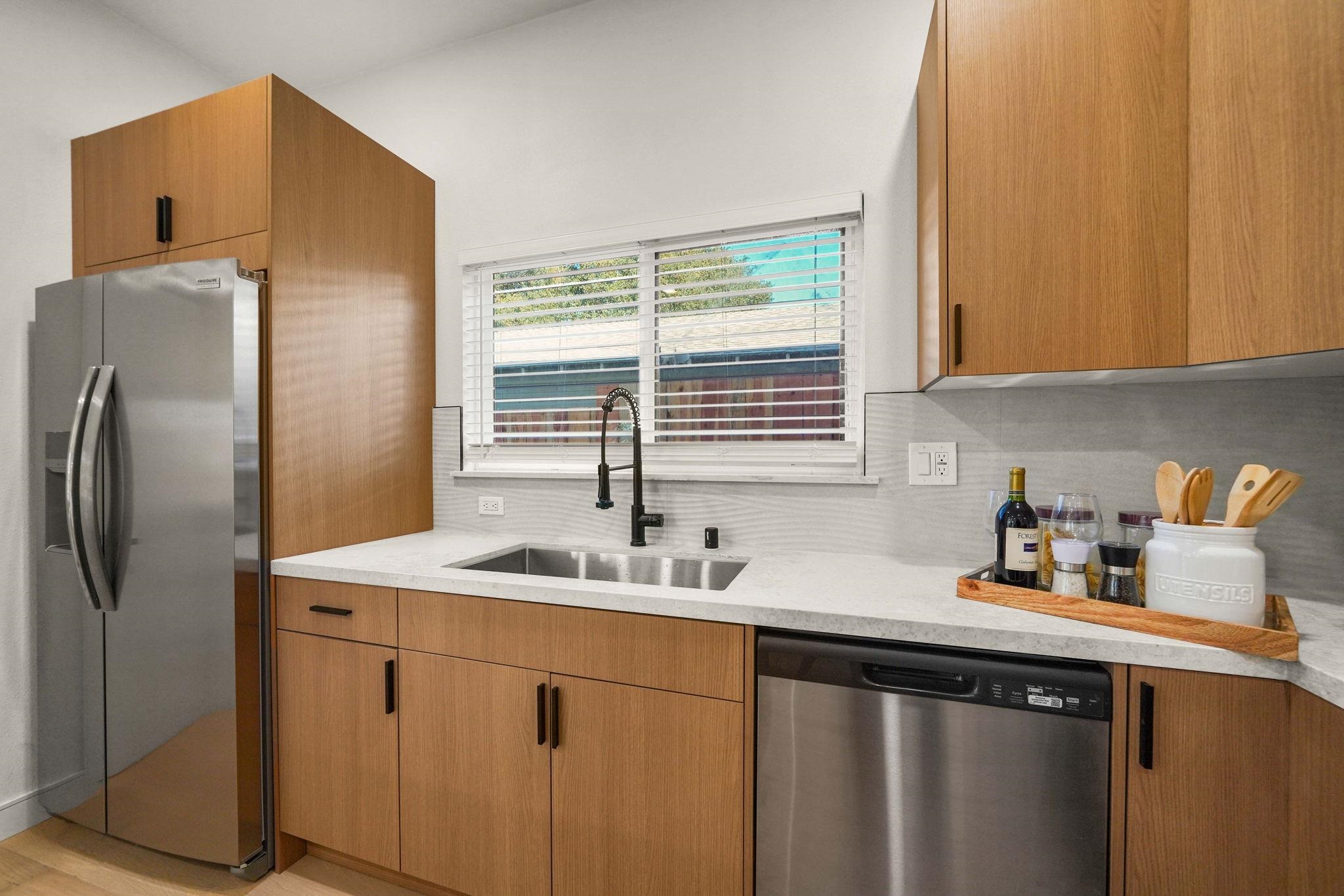 Detail Gallery Image 8 of 42 For 1120 Evans Ave, Napa,  CA 94559-2137 - 4 Beds | 3/1 Baths