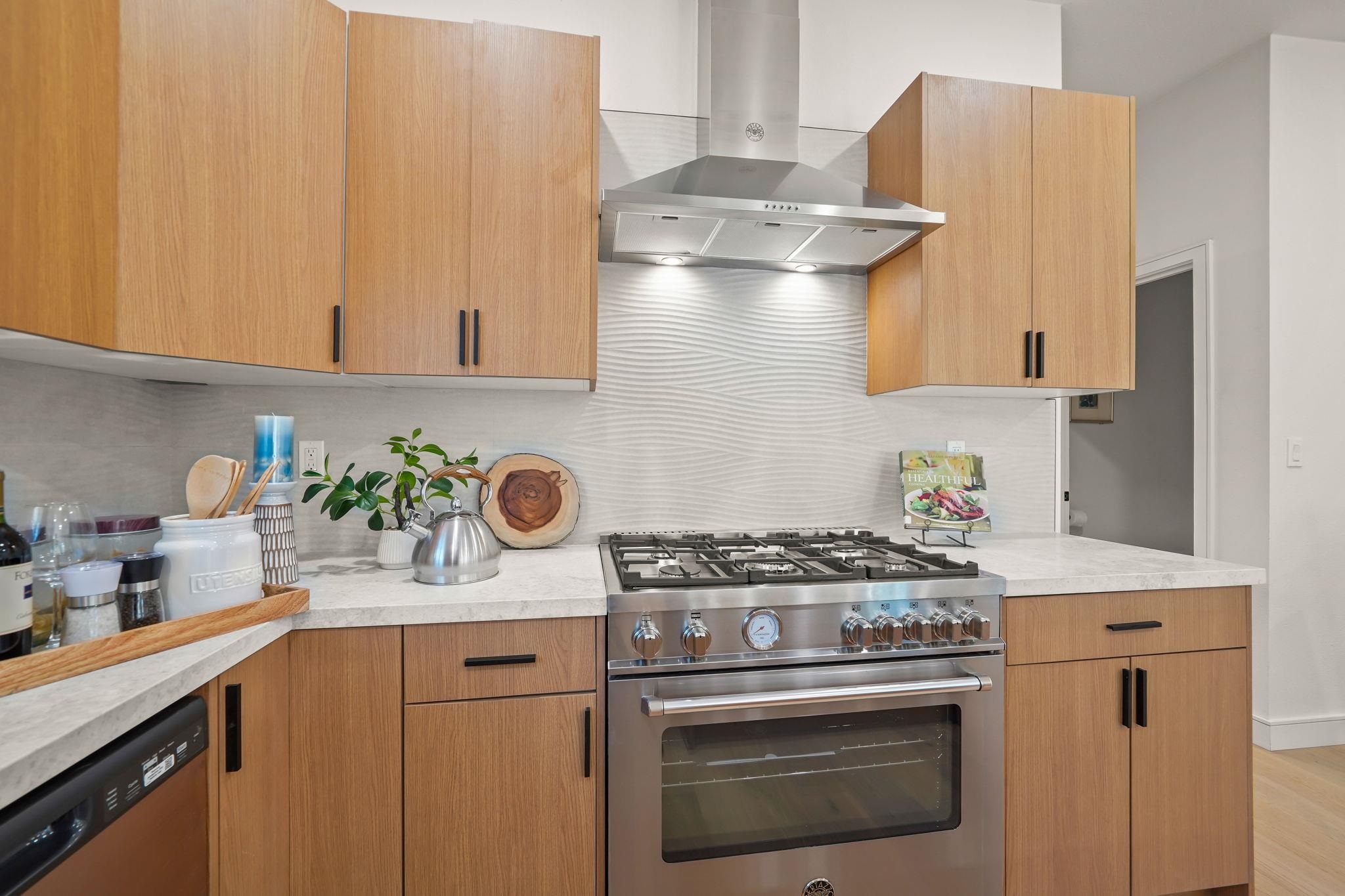 Detail Gallery Image 9 of 42 For 1120 Evans Ave, Napa,  CA 94559-2137 - 4 Beds | 3/1 Baths