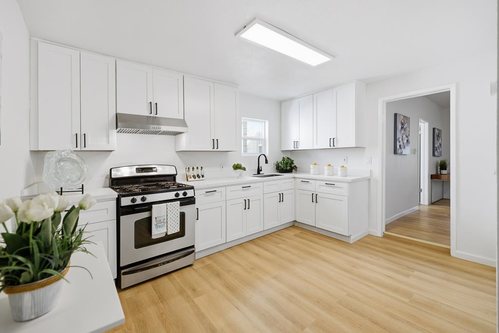 Detail Gallery Image 17 of 43 For 2217 E 24th St, Oakland,  CA 94606 - 3 Beds | 1/1 Baths