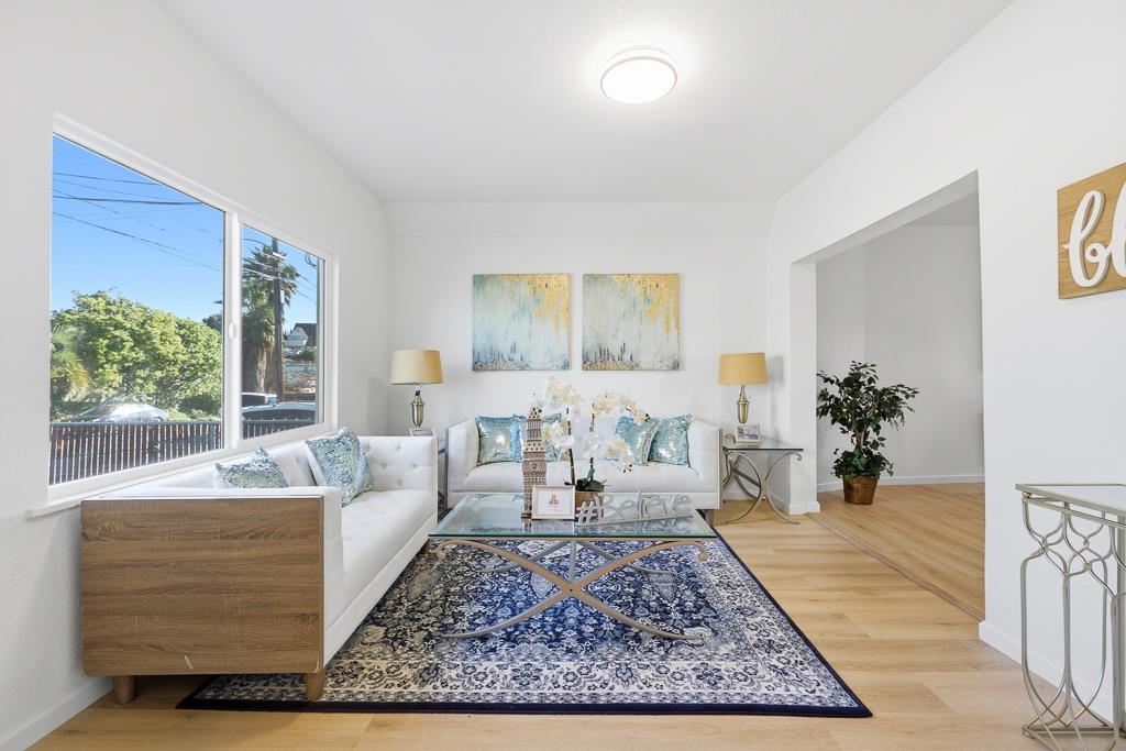 Detail Gallery Image 10 of 43 For 2217 E 24th St, Oakland,  CA 94606 - 3 Beds | 1/1 Baths