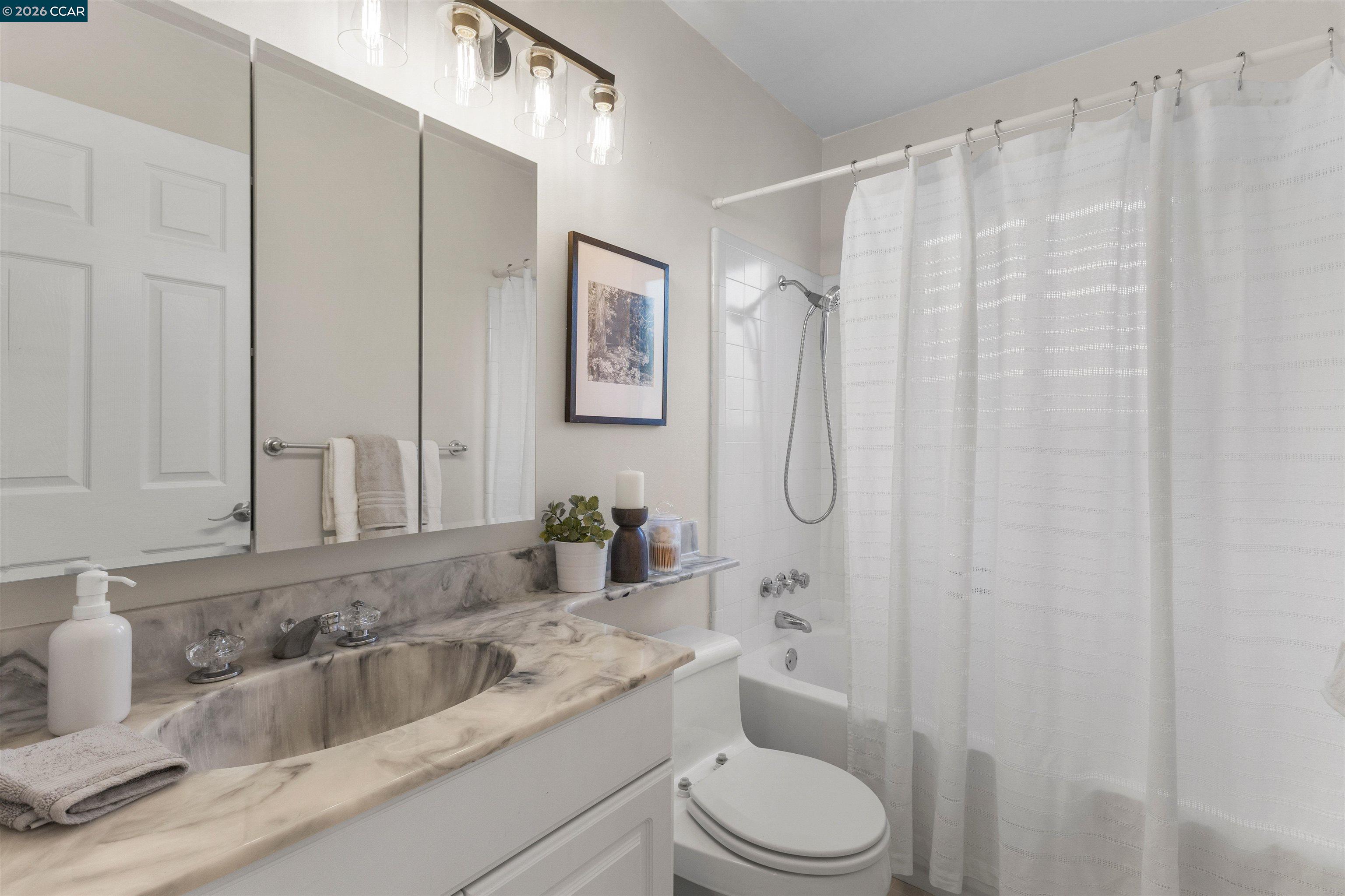 Detail Gallery Image 16 of 27 For 2283 Panoramic Dr, Concord,  CA 94520 - 4 Beds | 2 Baths