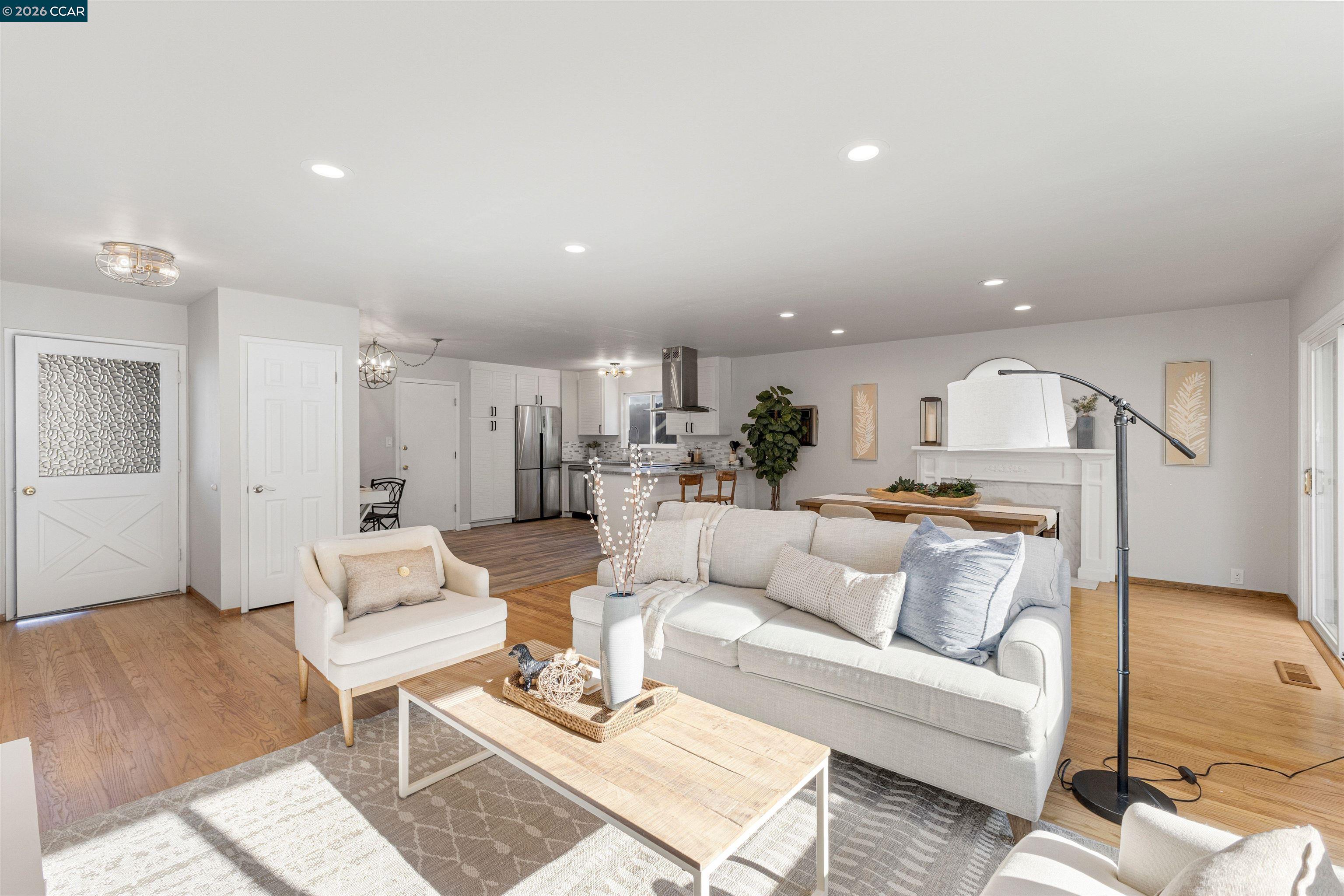 Detail Gallery Image 4 of 27 For 2283 Panoramic Dr, Concord,  CA 94520 - 4 Beds | 2 Baths