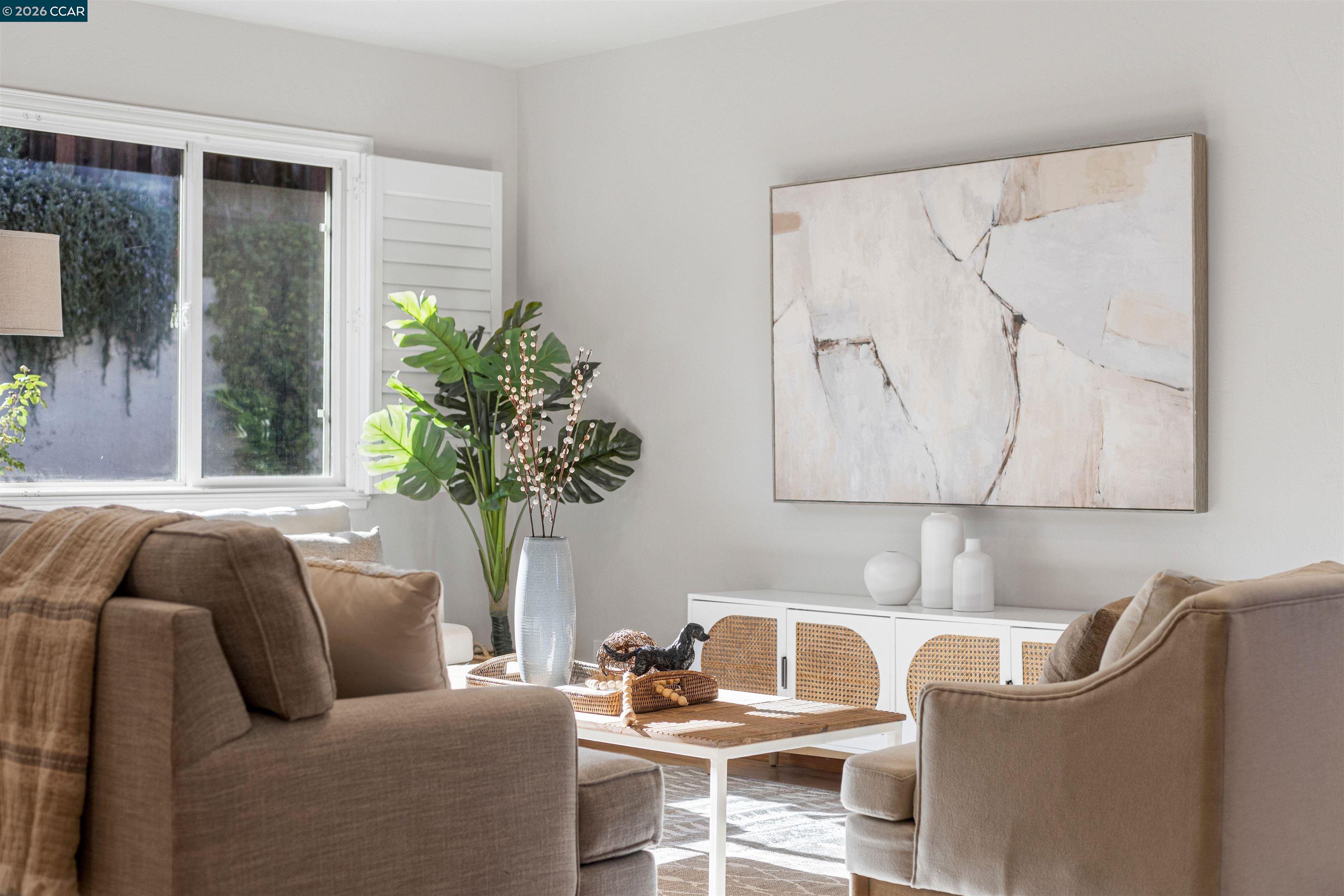 Detail Gallery Image 5 of 27 For 2283 Panoramic Dr, Concord,  CA 94520 - 4 Beds | 2 Baths