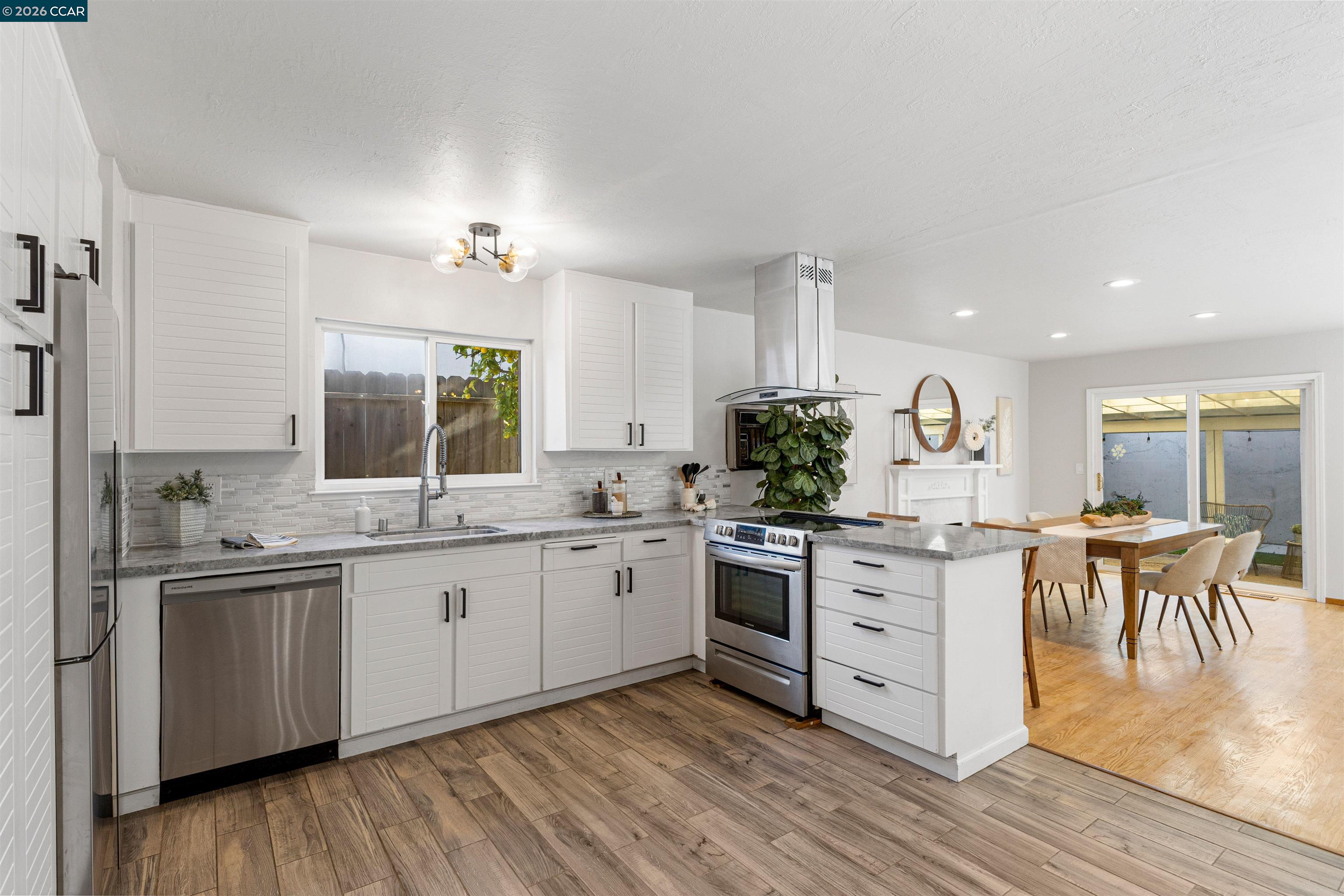 Detail Gallery Image 6 of 27 For 2283 Panoramic Dr, Concord,  CA 94520 - 4 Beds | 2 Baths