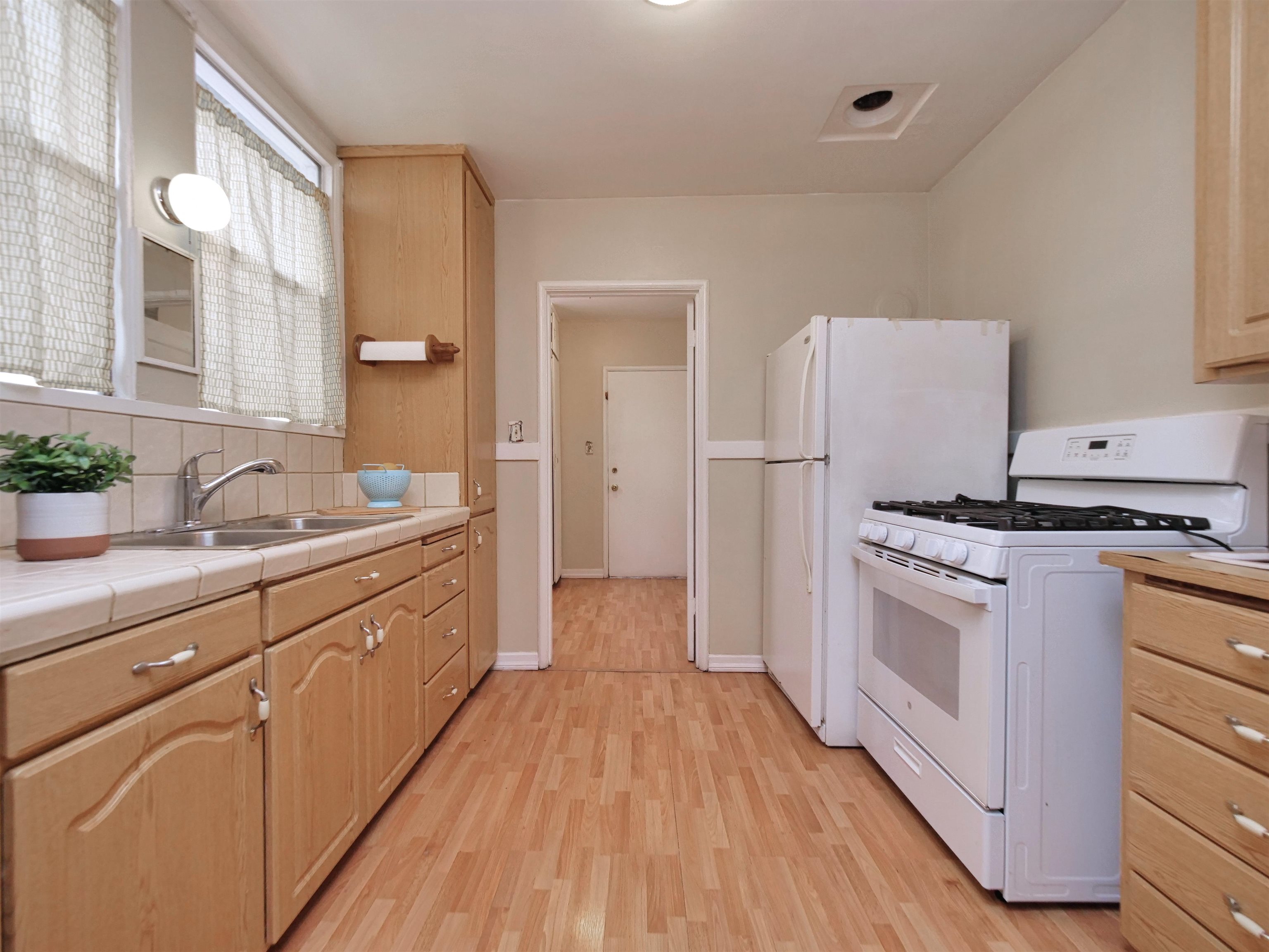 Detail Gallery Image 11 of 26 For 2555 Barrett Ave, Richmond,  CA 94804 - 2 Beds | 1 Baths