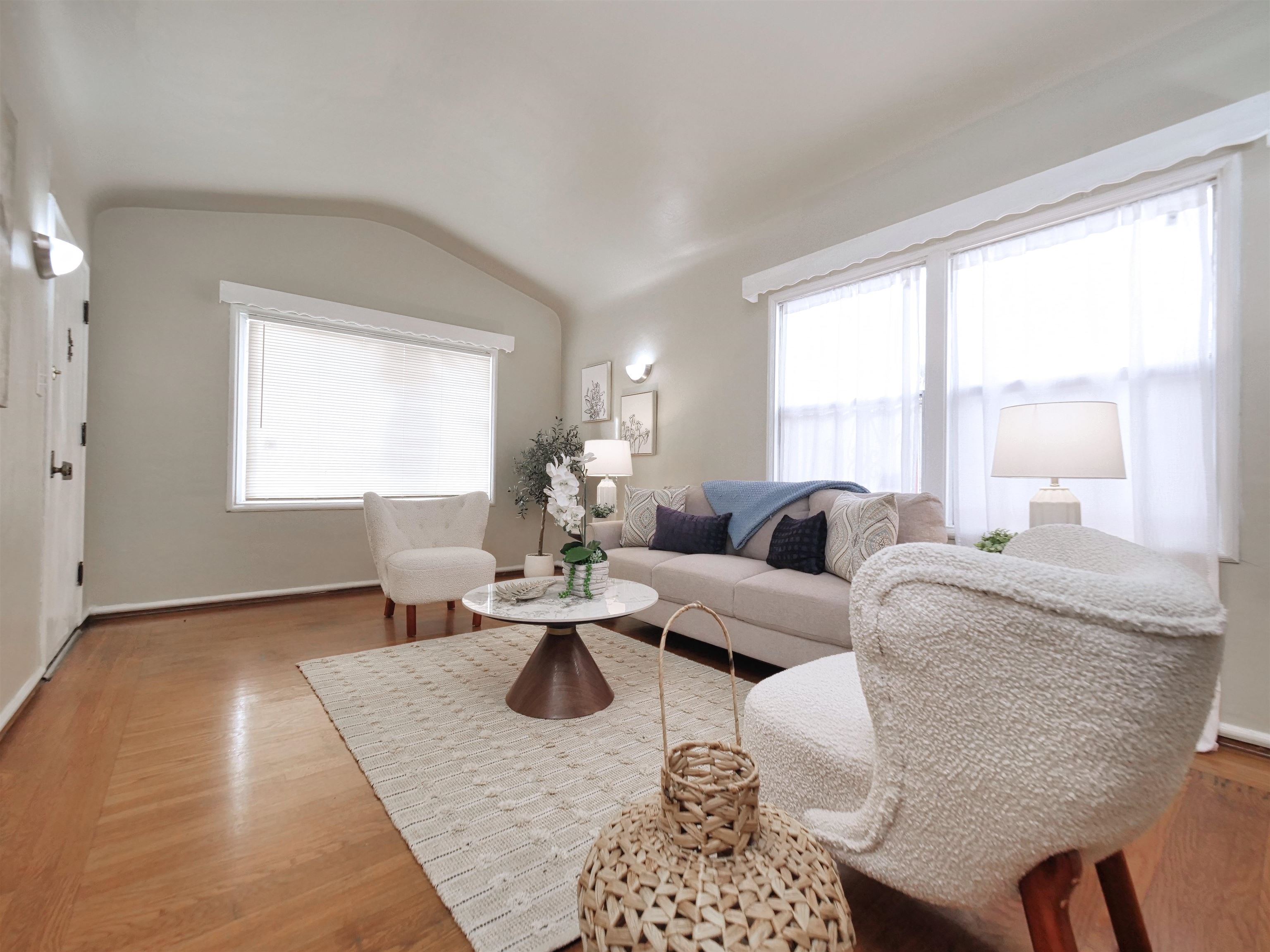 Detail Gallery Image 3 of 26 For 2555 Barrett Ave, Richmond,  CA 94804 - 2 Beds | 1 Baths