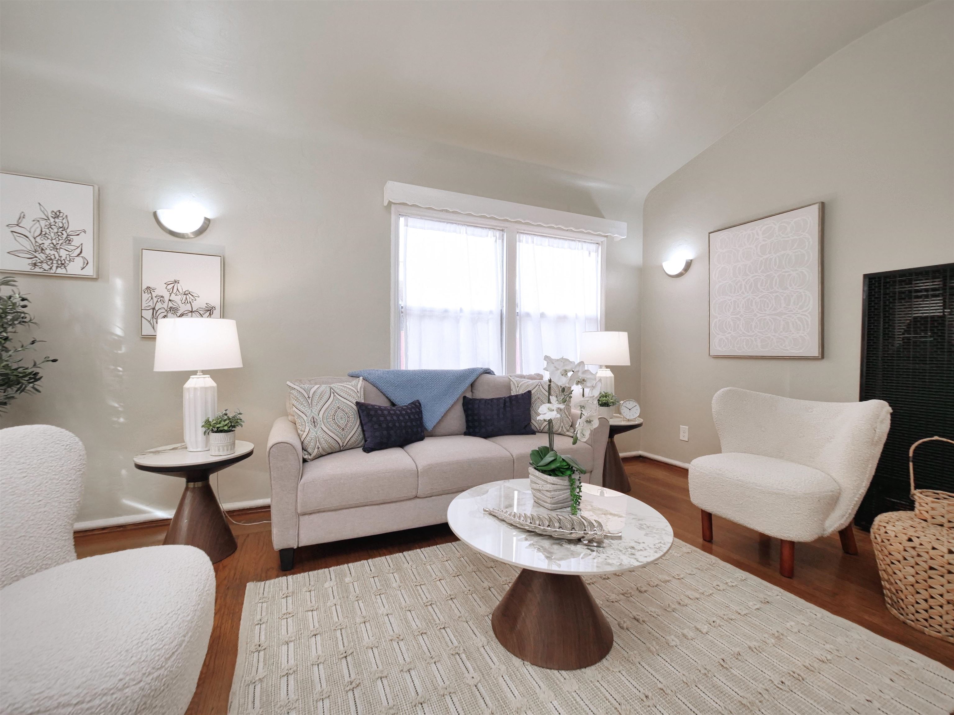 Detail Gallery Image 4 of 26 For 2555 Barrett Ave, Richmond,  CA 94804 - 2 Beds | 1 Baths