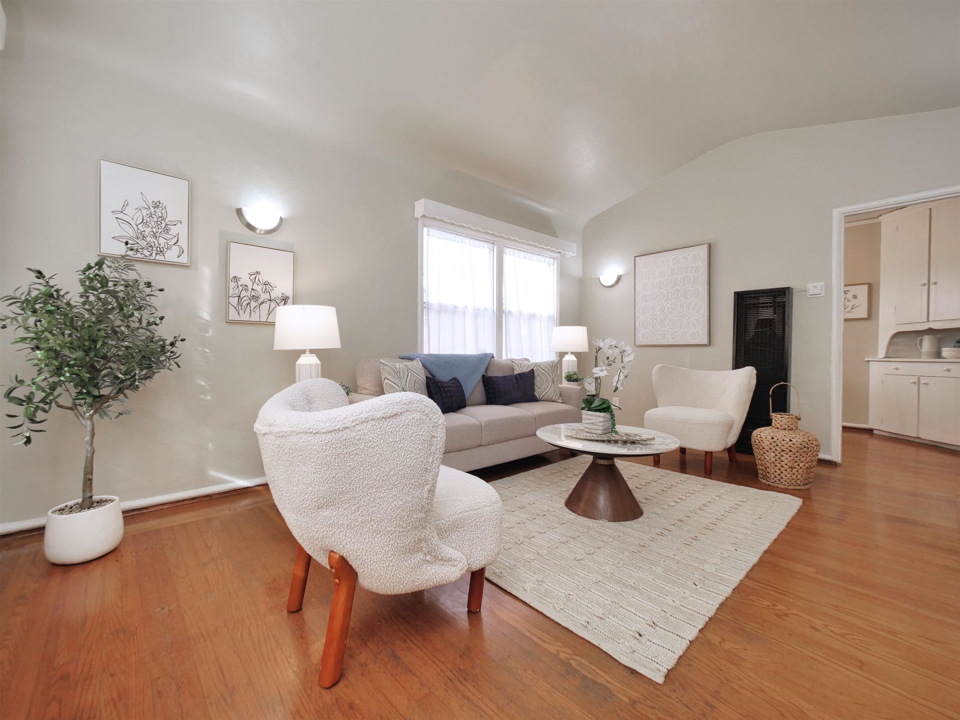 Detail Gallery Image 5 of 26 For 2555 Barrett Ave, Richmond,  CA 94804 - 2 Beds | 1 Baths