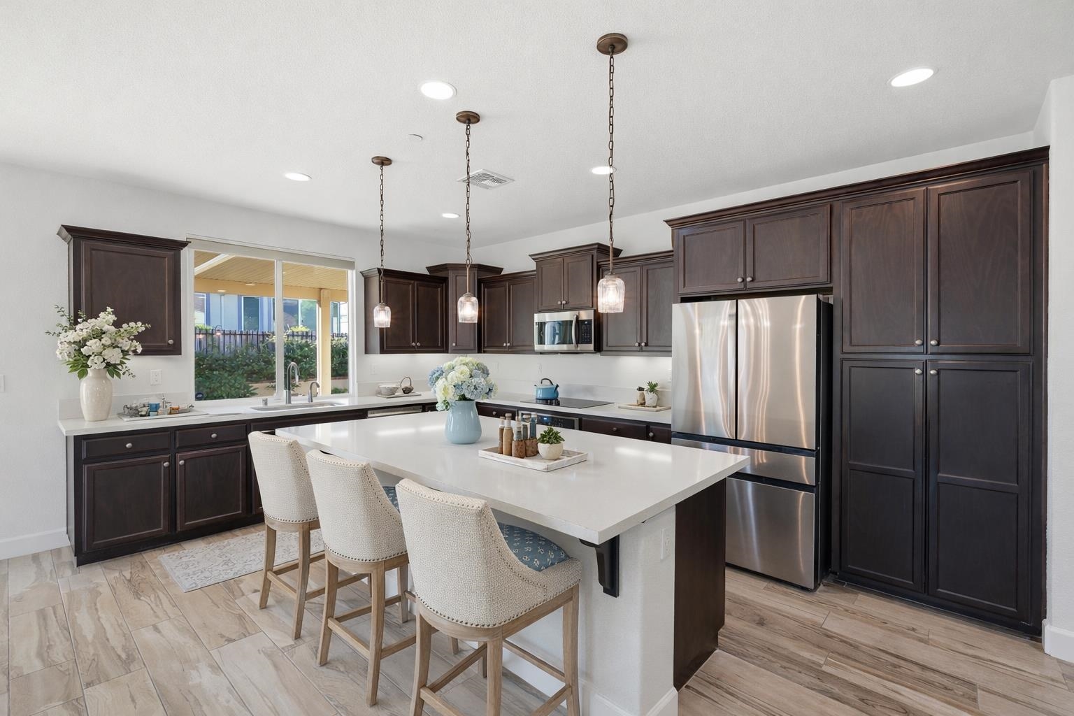 Detail Gallery Image 4 of 14 For 600 Falconcrest Way, Rio Vista,  CA 94571 - 2 Beds | 2 Baths