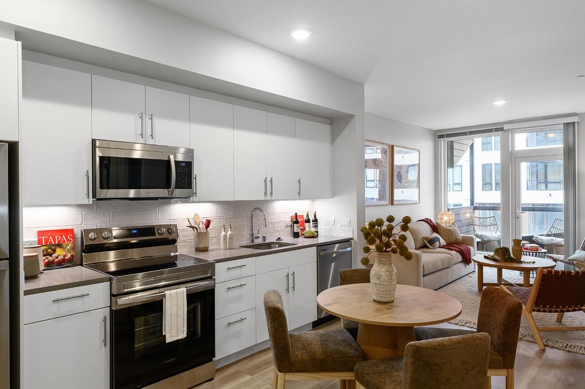 Detail Gallery Image 8 of 41 For 260 Brooklyn Basin Way #443,  Oakland,  CA 94606 - 1 Beds | 1 Baths