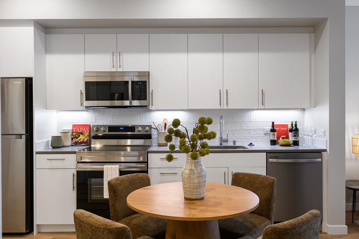 Detail Gallery Image 9 of 41 For 260 Brooklyn Basin Way #443,  Oakland,  CA 94606 - 1 Beds | 1 Baths