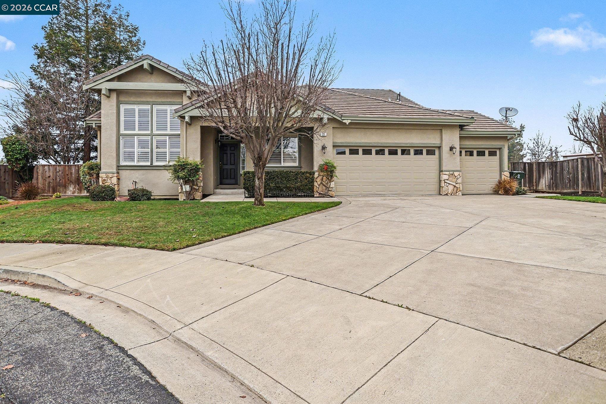 Detail Gallery Image 2 of 39 For 121 St Nazaire Ct, Martinez,  CA 94553 - 5 Beds | 3 Baths