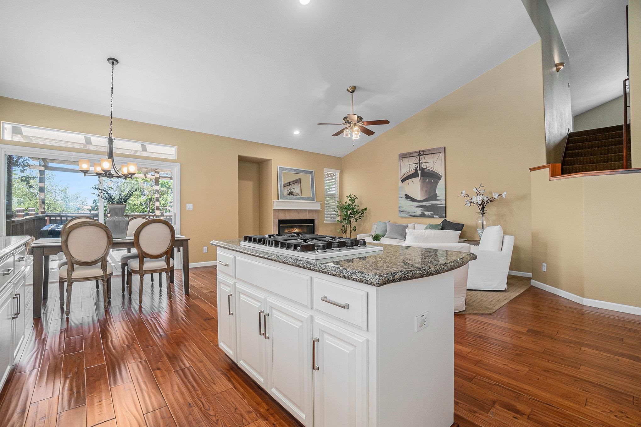 Detail Gallery Image 12 of 35 For 121 St Nazaire Ct, Martinez,  CA 94553 - 5 Beds | 3 Baths