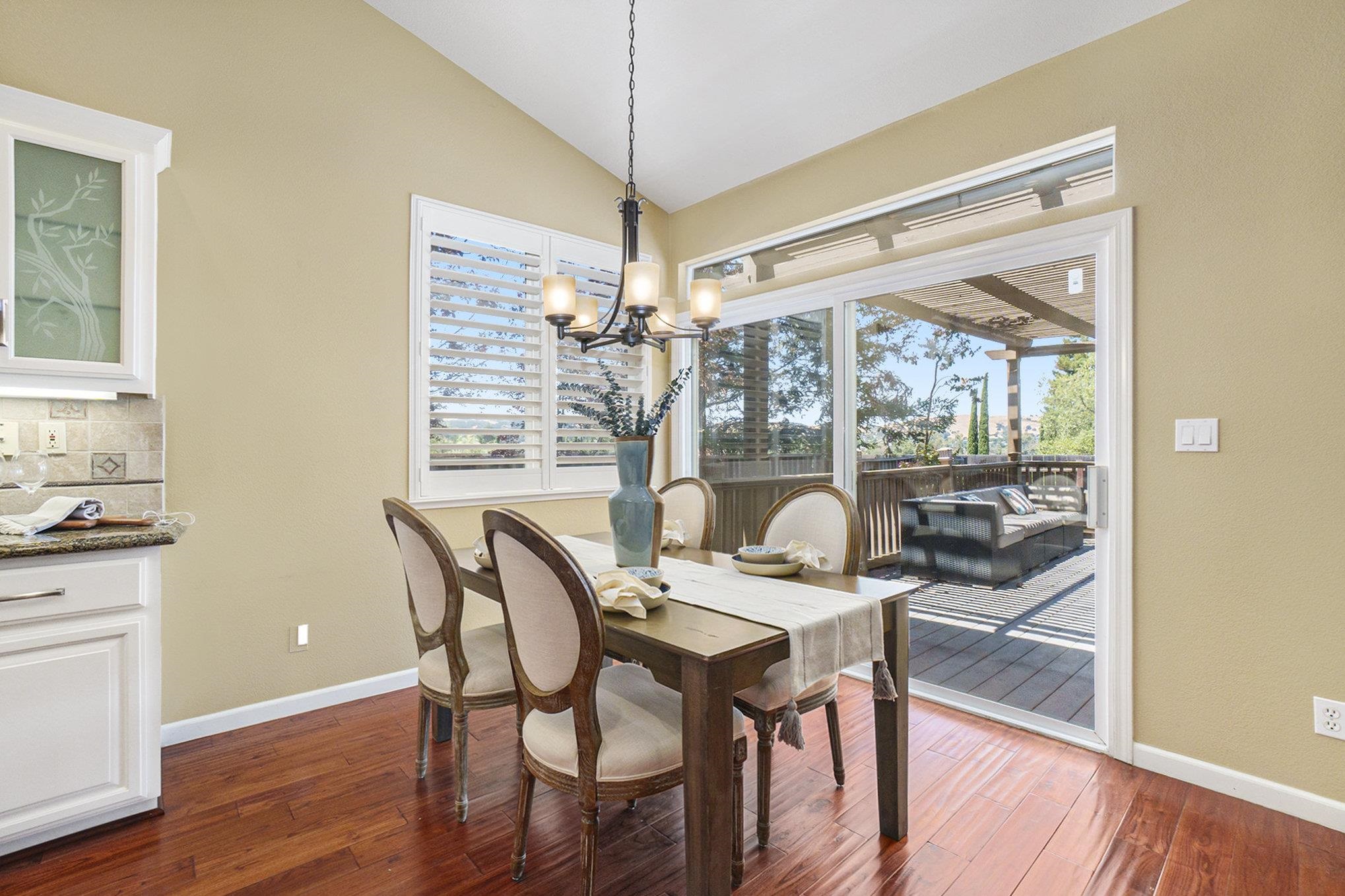 Detail Gallery Image 14 of 35 For 121 St Nazaire Ct, Martinez,  CA 94553 - 5 Beds | 3 Baths