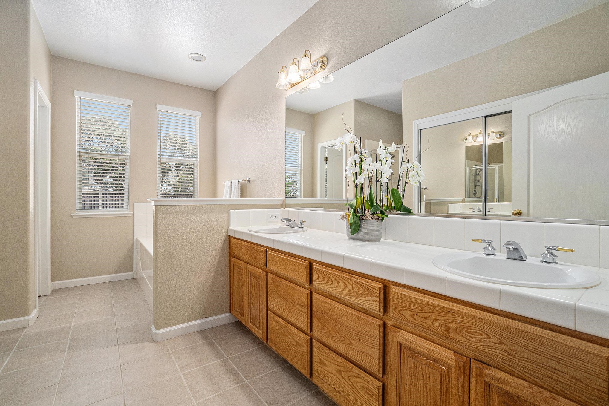 Detail Gallery Image 17 of 35 For 121 St Nazaire Ct, Martinez,  CA 94553 - 5 Beds | 3 Baths