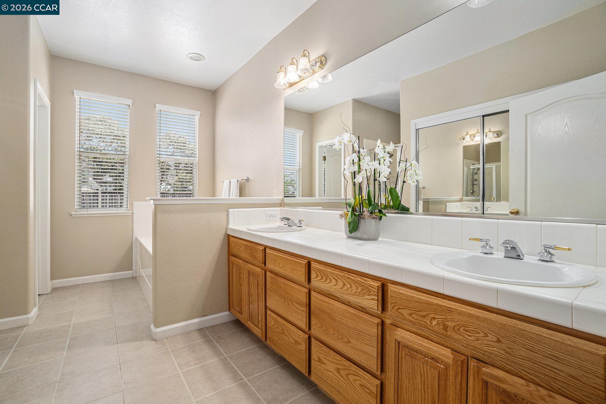 Detail Gallery Image 17 of 39 For 121 St Nazaire Ct, Martinez,  CA 94553 - 5 Beds | 3 Baths