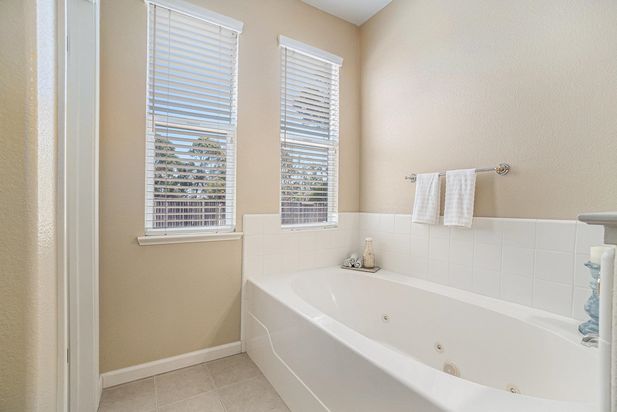 Detail Gallery Image 18 of 35 For 121 St Nazaire Ct, Martinez,  CA 94553 - 5 Beds | 3 Baths