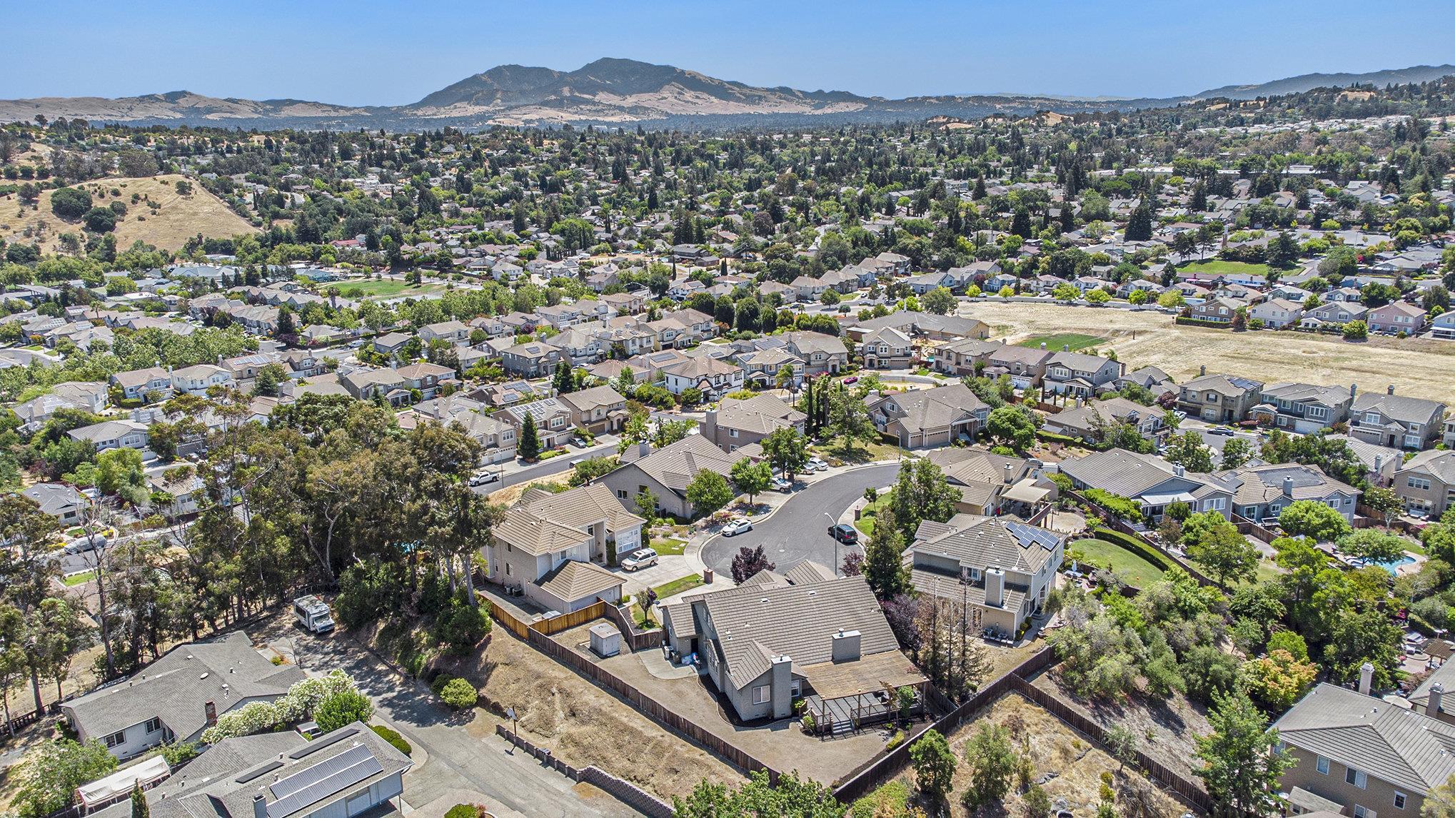 Detail Gallery Image 35 of 35 For 121 St Nazaire Ct, Martinez,  CA 94553 - 5 Beds | 3 Baths