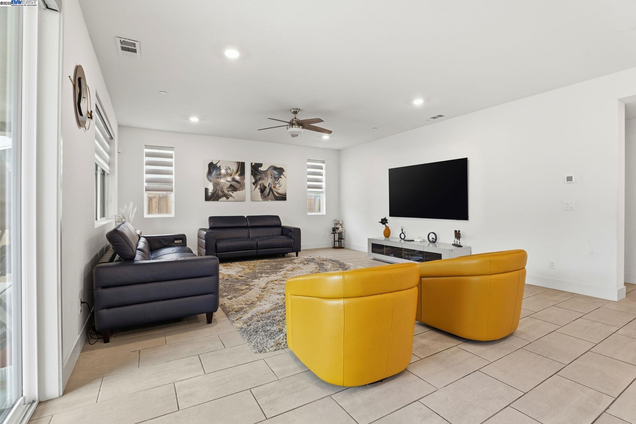 Detail Gallery Image 6 of 47 For 3037 Copley Dr, Tracy,  CA 95377 - 4 Beds | 3/1 Baths