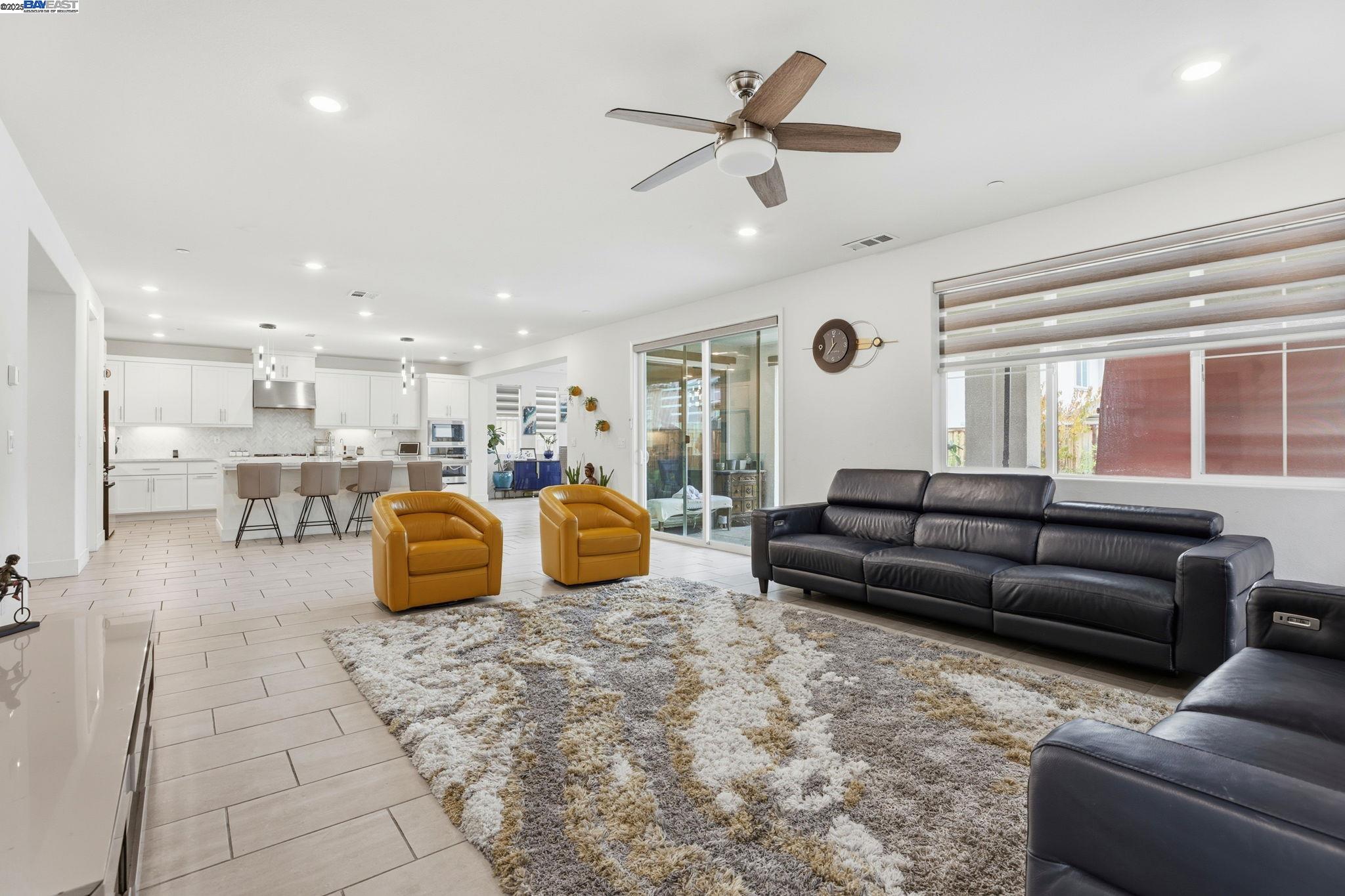 Detail Gallery Image 8 of 47 For 3037 Copley Dr, Tracy,  CA 95377 - 4 Beds | 3/1 Baths