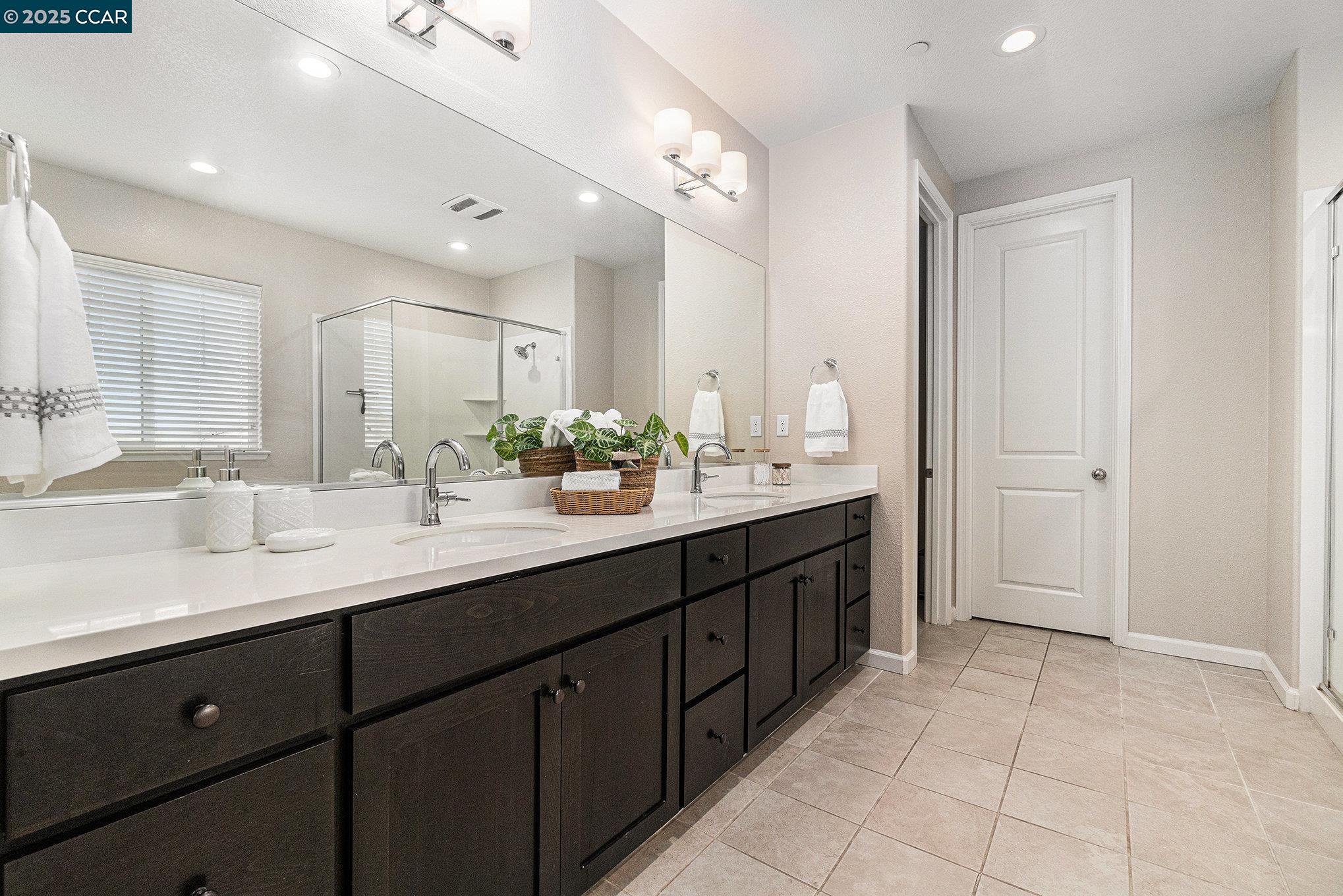 Detail Gallery Image 21 of 45 For 208 Littleton St, Oakley,  CA 94561 - 5 Beds | 4 Baths