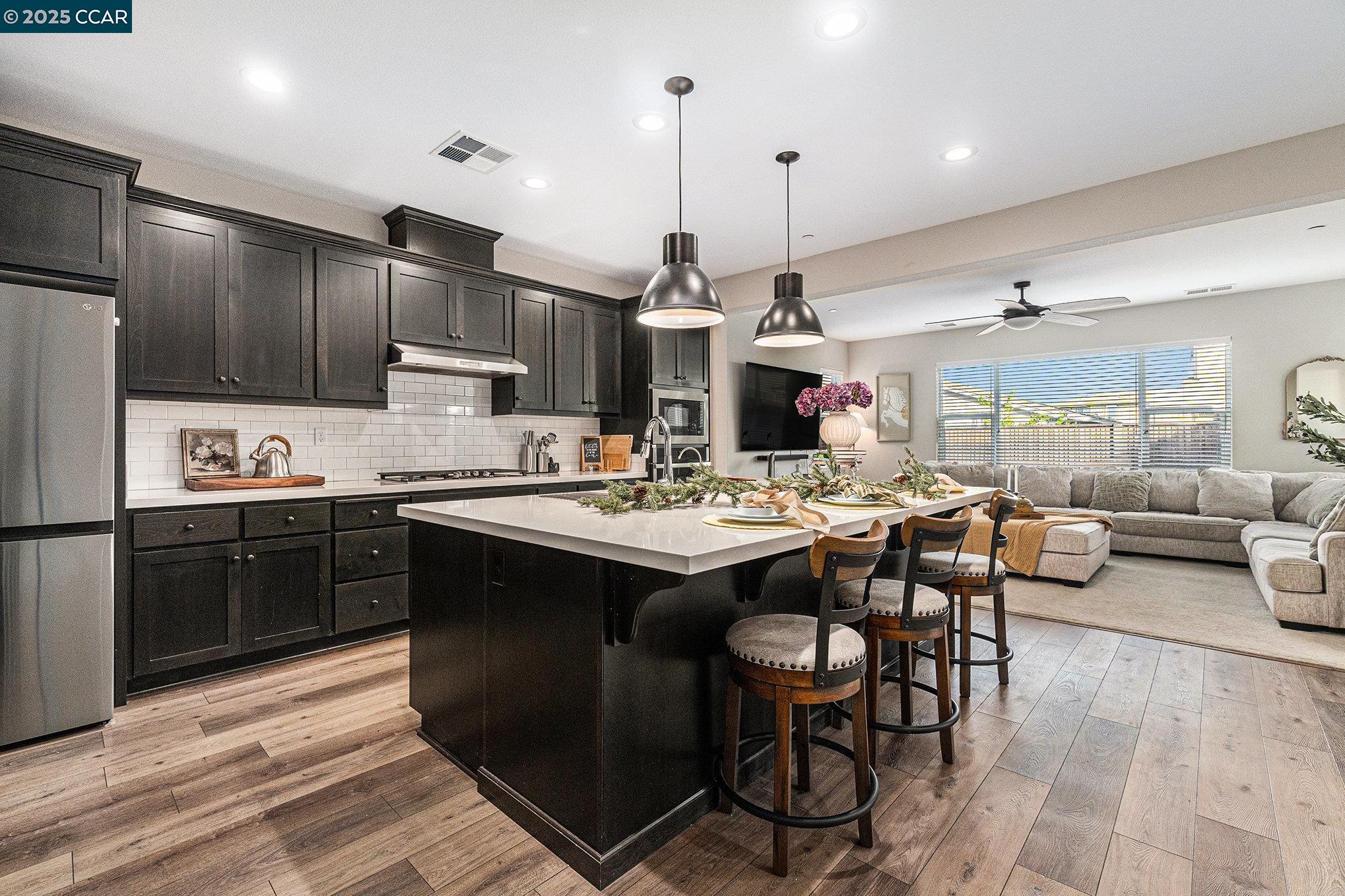 Detail Gallery Image 4 of 45 For 208 Littleton St, Oakley,  CA 94561 - 5 Beds | 4 Baths