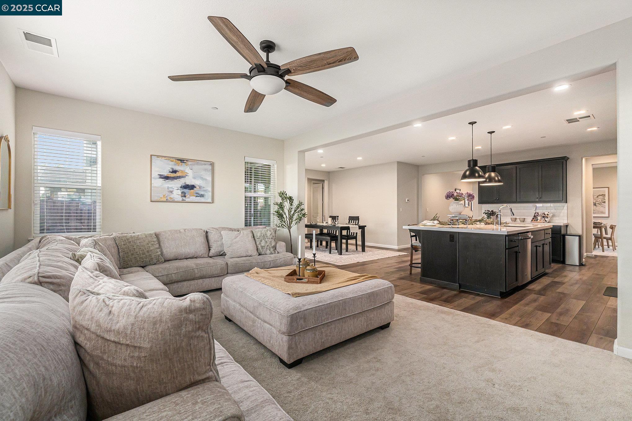 Detail Gallery Image 8 of 45 For 208 Littleton St, Oakley,  CA 94561 - 5 Beds | 4 Baths