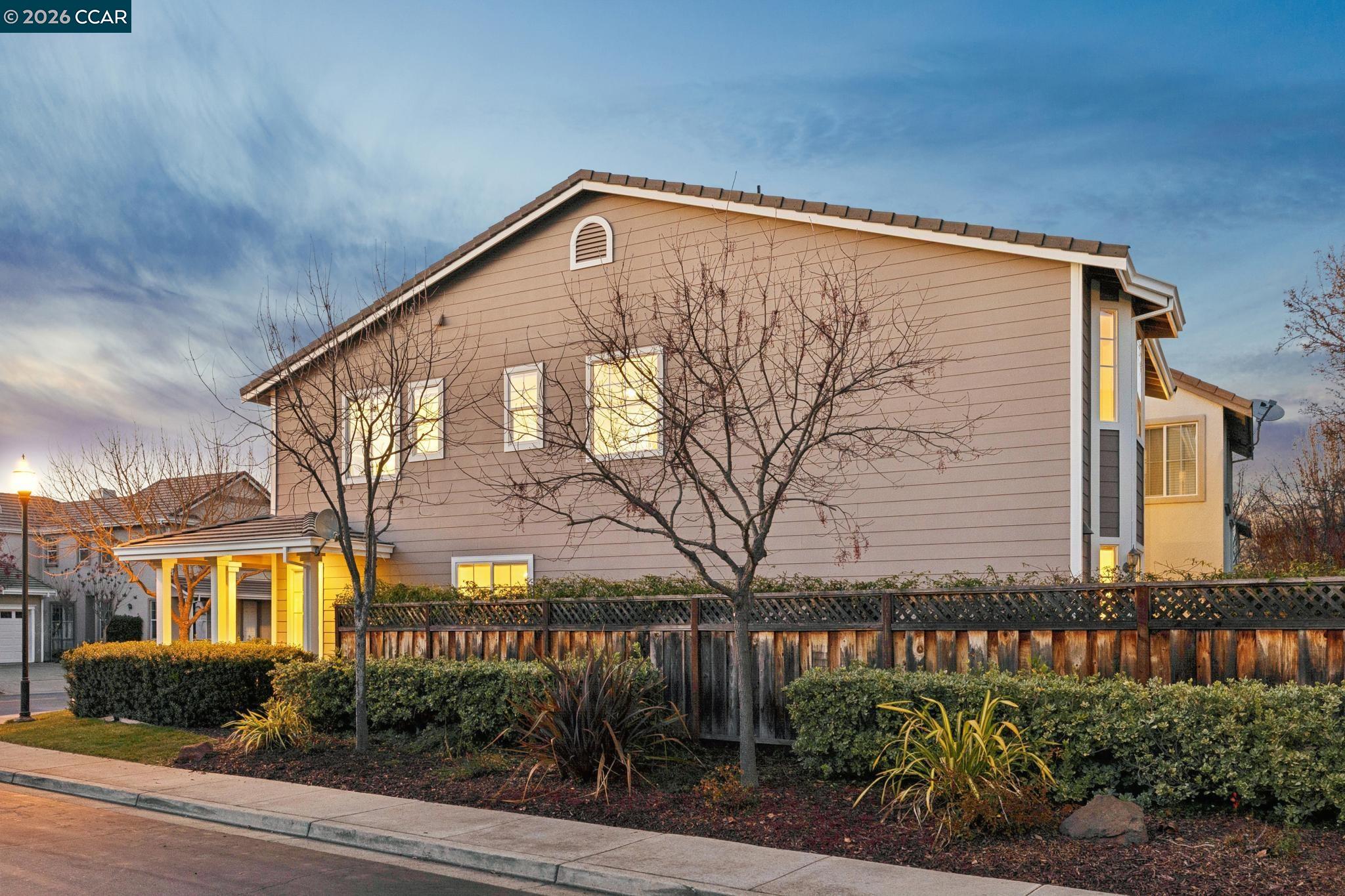 Detail Gallery Image 5 of 47 For 247 Abigail Cir, Danville,  CA 94506 - 4 Beds | 2/1 Baths