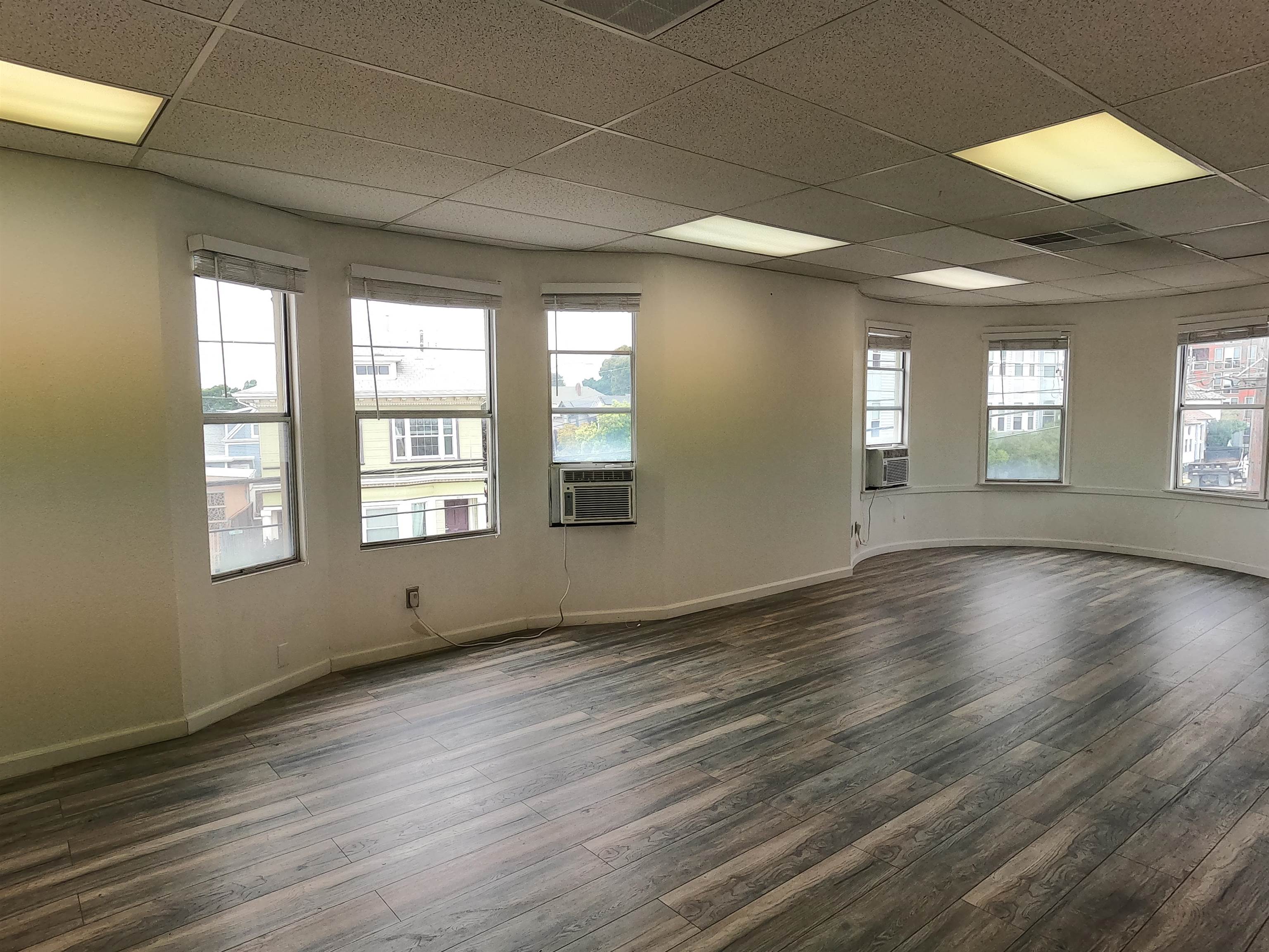 Detail Gallery Image 2 of 8 For 4601 Telegraph Ave 206, Oakland,  CA 94609 - – Beds | – Baths