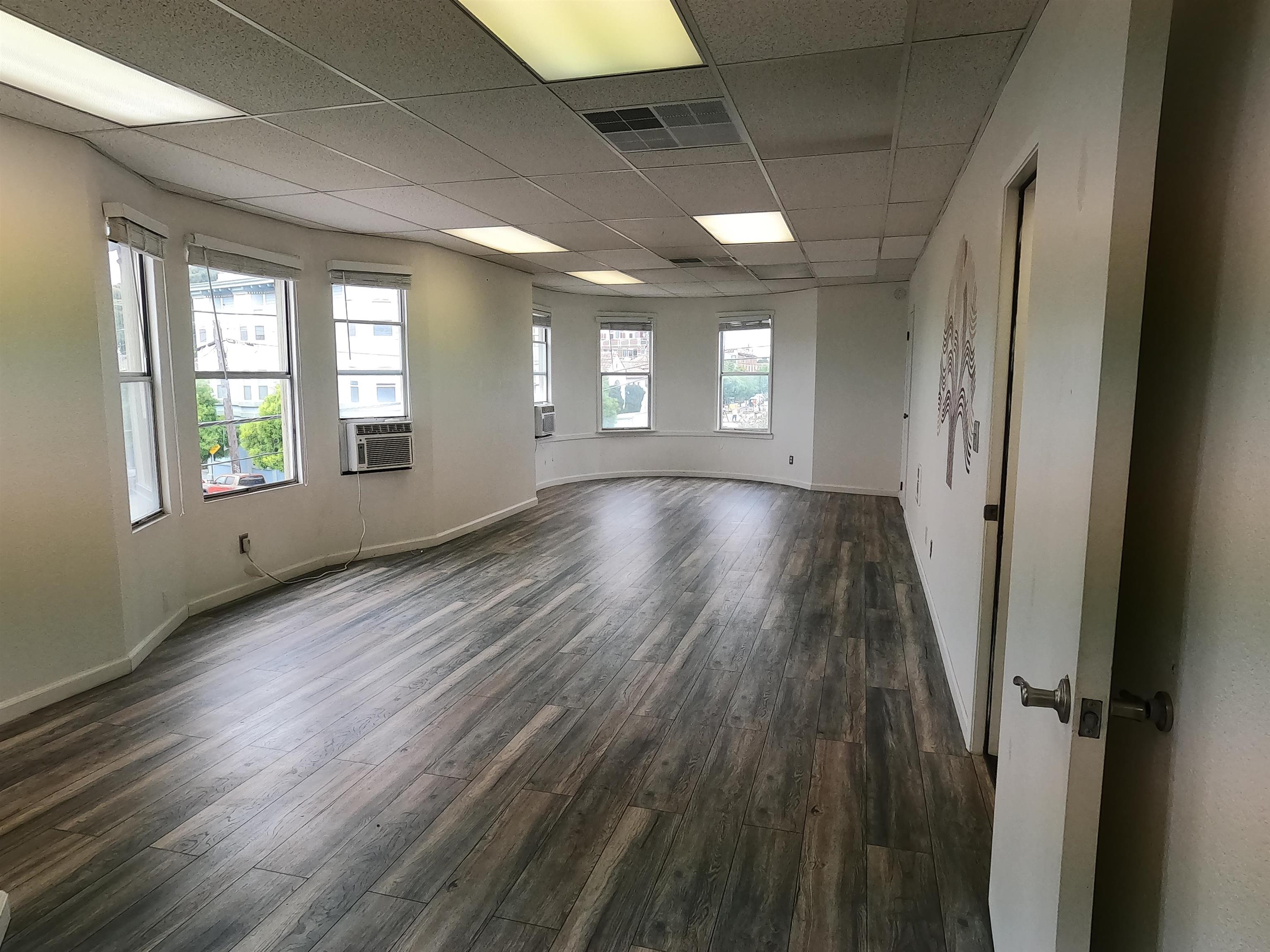 Detail Gallery Image 5 of 8 For 4601 Telegraph Ave 206, Oakland,  CA 94609 - – Beds | – Baths