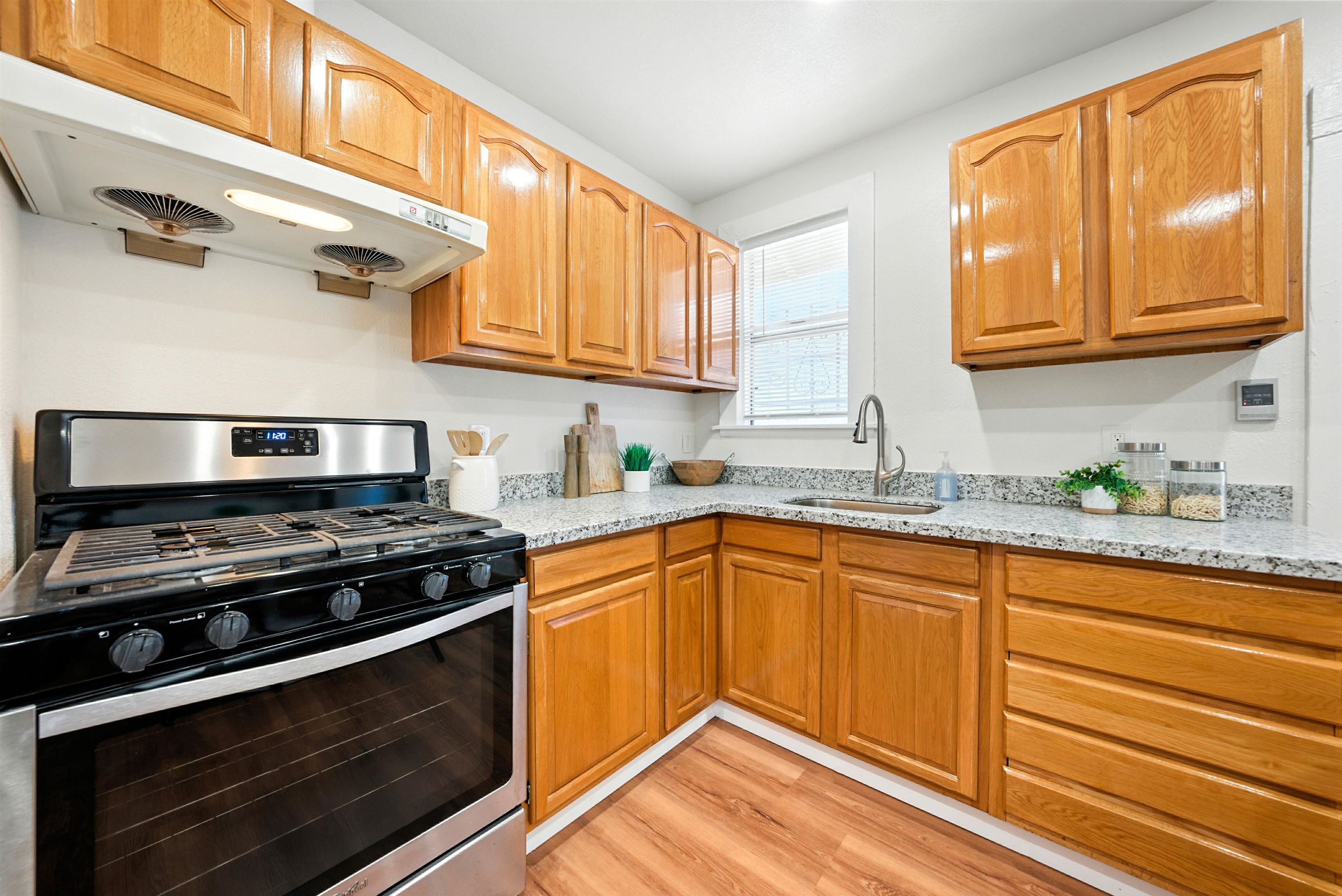 Detail Gallery Image 11 of 58 For 2539-2541 Grande Vista Ave, Oakland,  CA 94601 - – Beds | – Baths