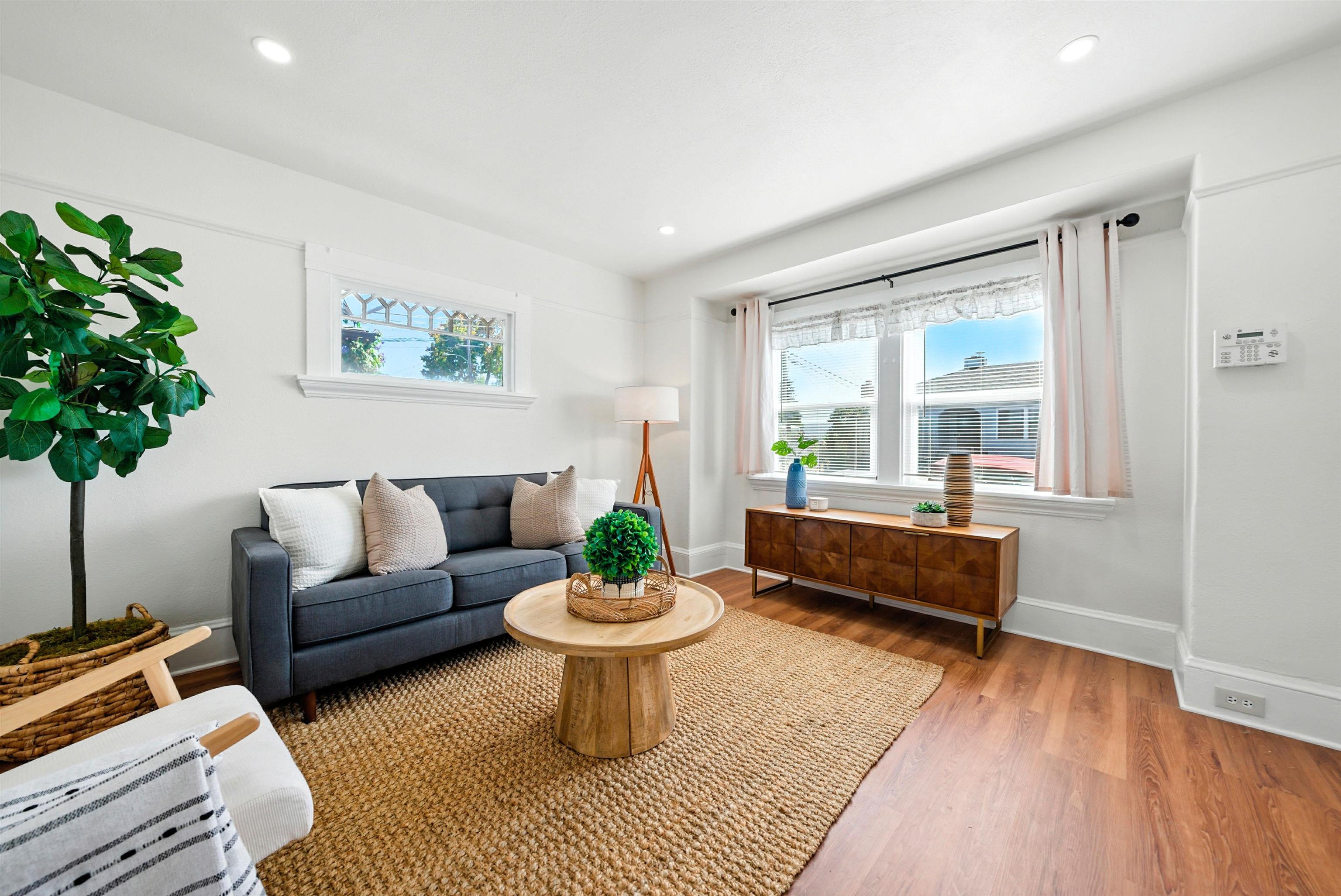 Detail Gallery Image 4 of 58 For 2539-2541 Grande Vista Ave, Oakland,  CA 94601 - – Beds | – Baths