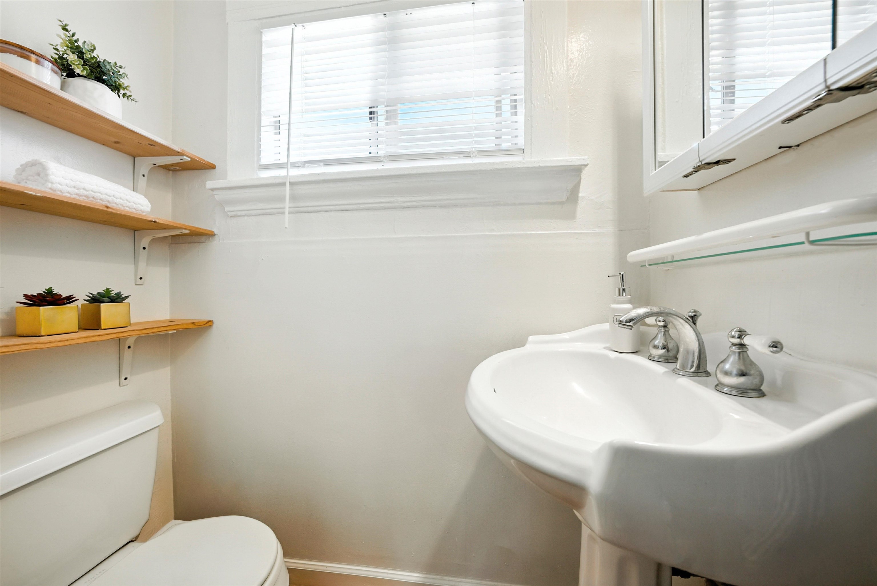 Detail Gallery Image 7 of 58 For 2539-2541 Grande Vista Ave, Oakland,  CA 94601 - – Beds | – Baths