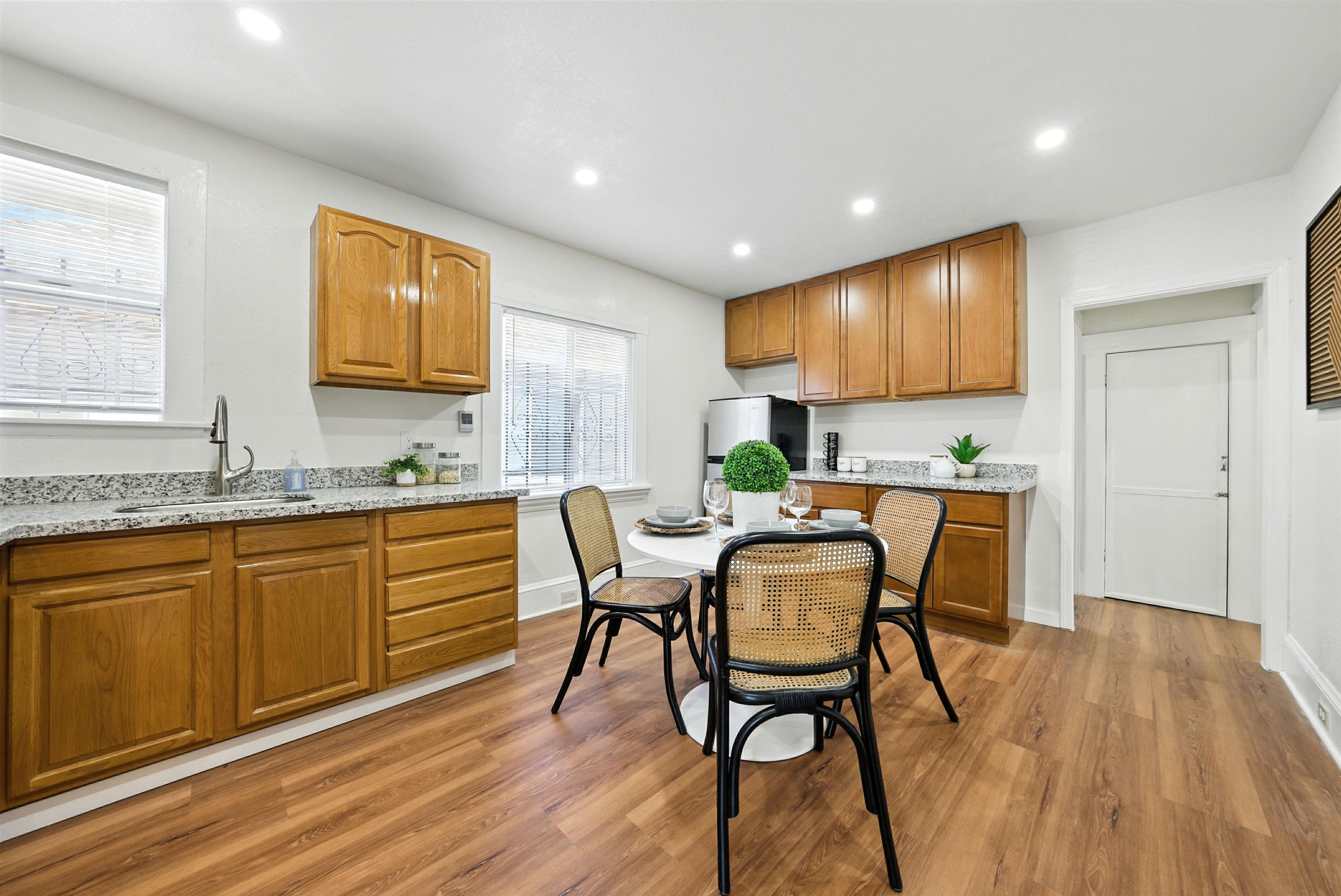 Detail Gallery Image 8 of 58 For 2539-2541 Grande Vista Ave, Oakland,  CA 94601 - – Beds | – Baths