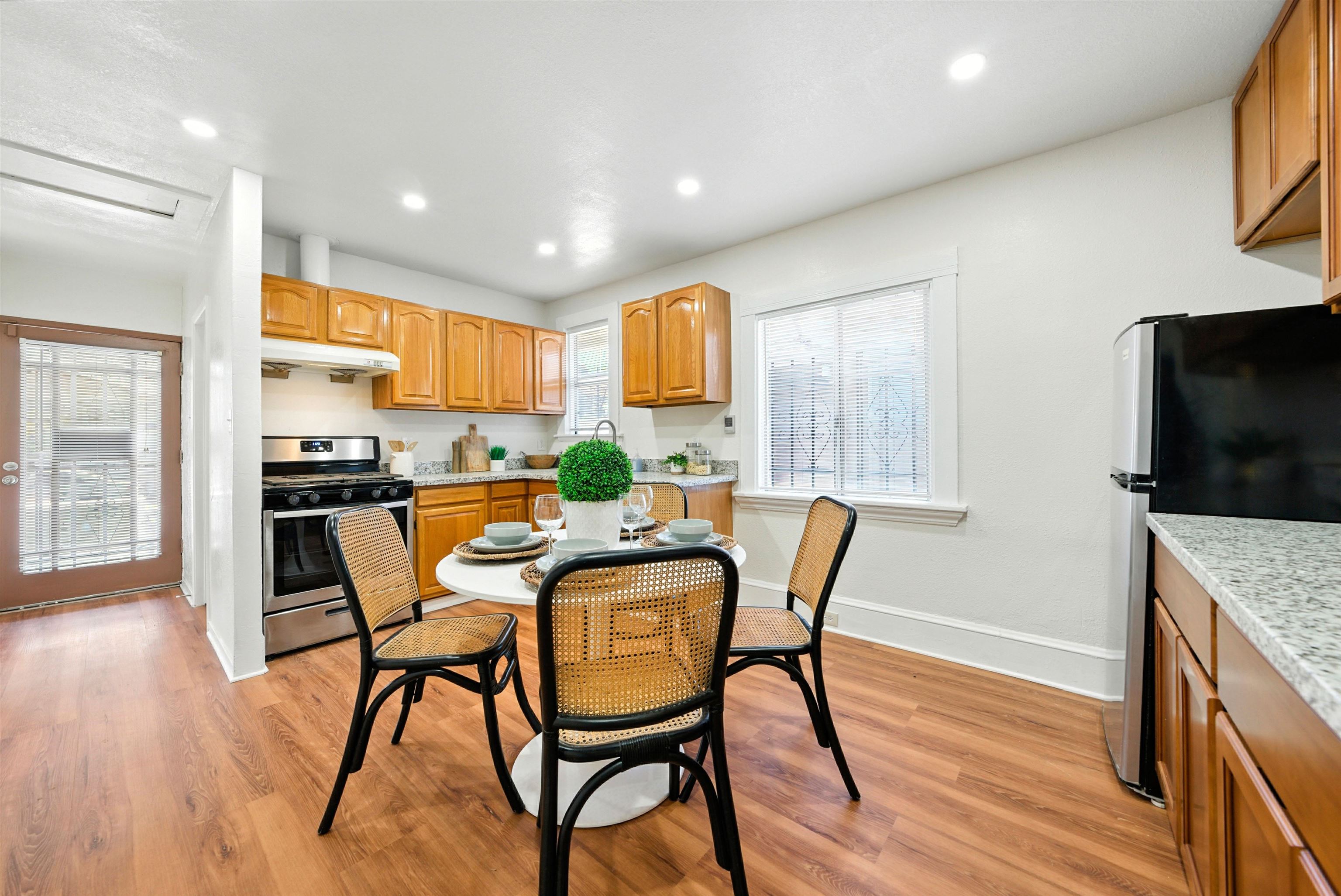 Detail Gallery Image 9 of 58 For 2539-2541 Grande Vista Ave, Oakland,  CA 94601 - – Beds | – Baths