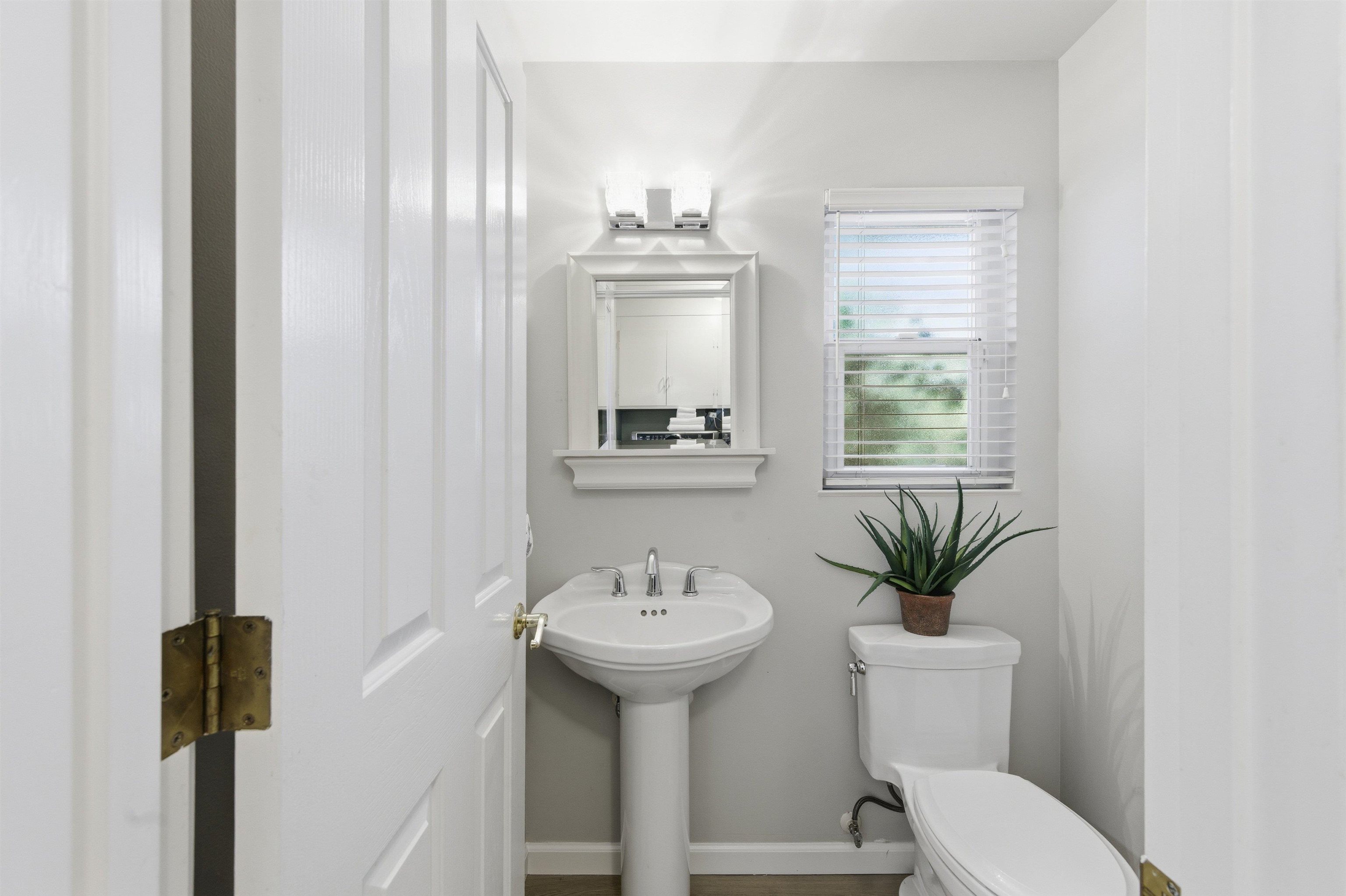 Detail Gallery Image 39 of 60 For 2933 Madeira Way, Pleasant Hill,  CA 94523 - 4 Beds | 2/1 Baths