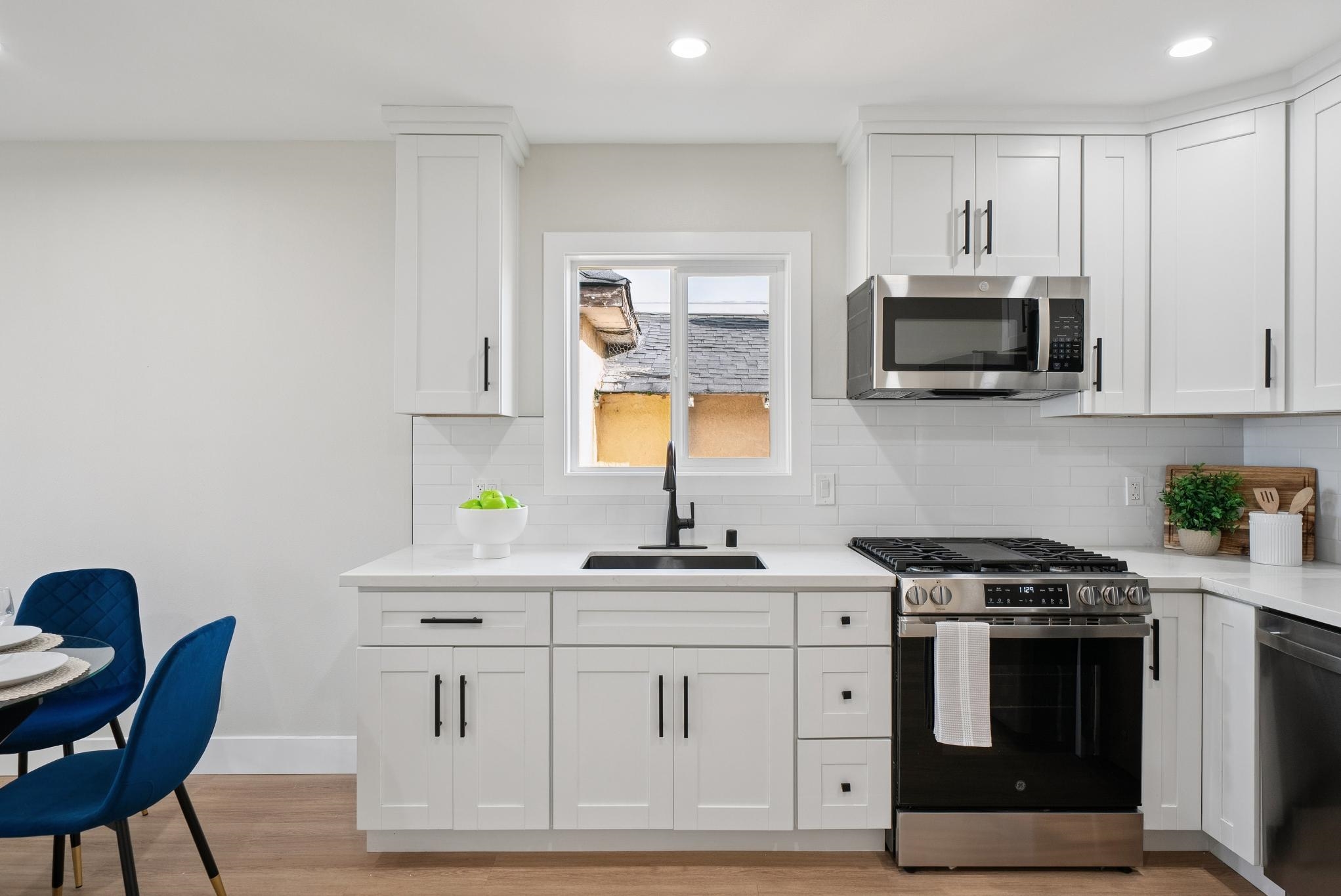 Detail Gallery Image 8 of 53 For 1612 94th Ave, Oakland,  CA 94603 - 3 Beds | 3 Baths