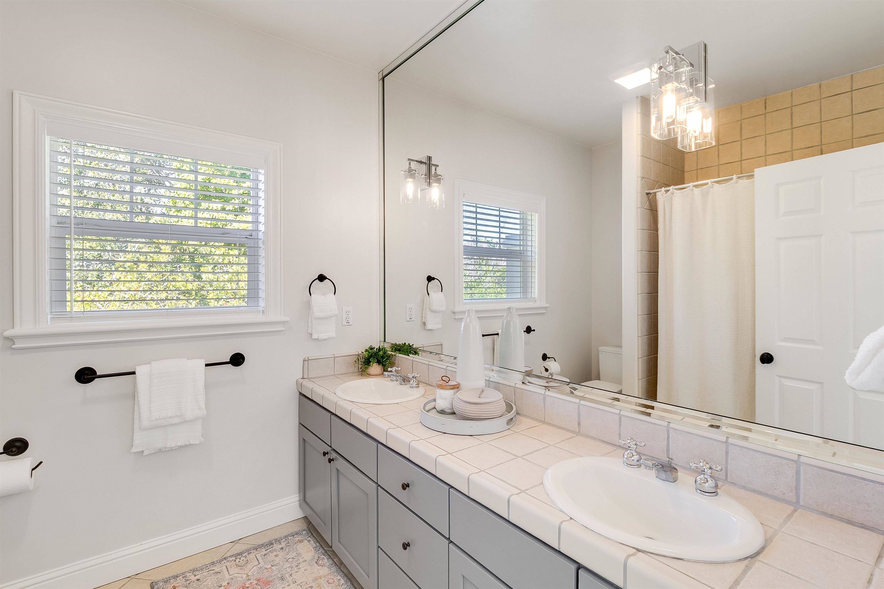 Detail Gallery Image 19 of 31 For 936 Mountain Blvd, Oakland,  CA 94611 - 3 Beds | 2/1 Baths