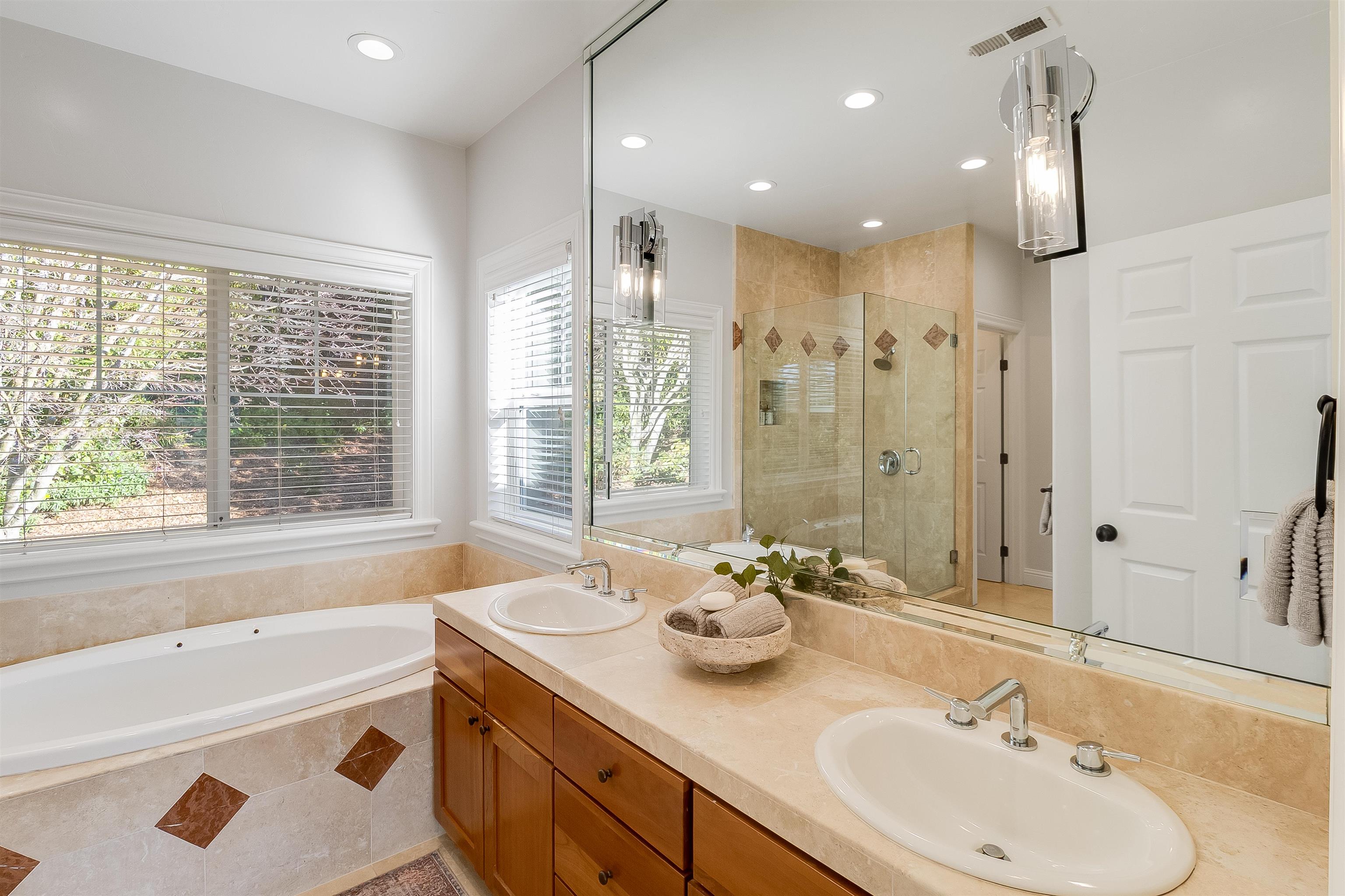 Detail Gallery Image 25 of 31 For 936 Mountain Blvd, Oakland,  CA 94611 - 3 Beds | 2/1 Baths
