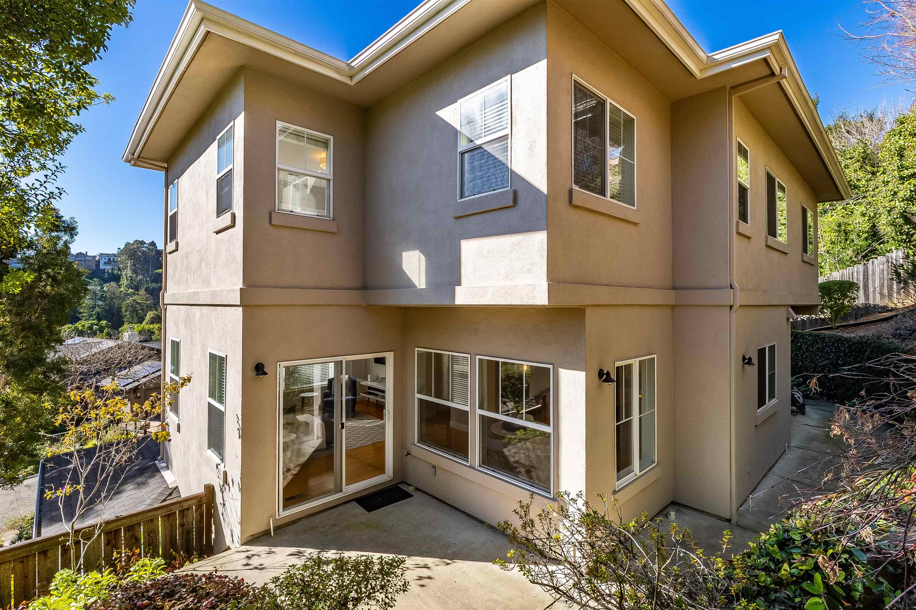 Detail Gallery Image 27 of 31 For 936 Mountain Blvd, Oakland,  CA 94611 - 3 Beds | 2/1 Baths