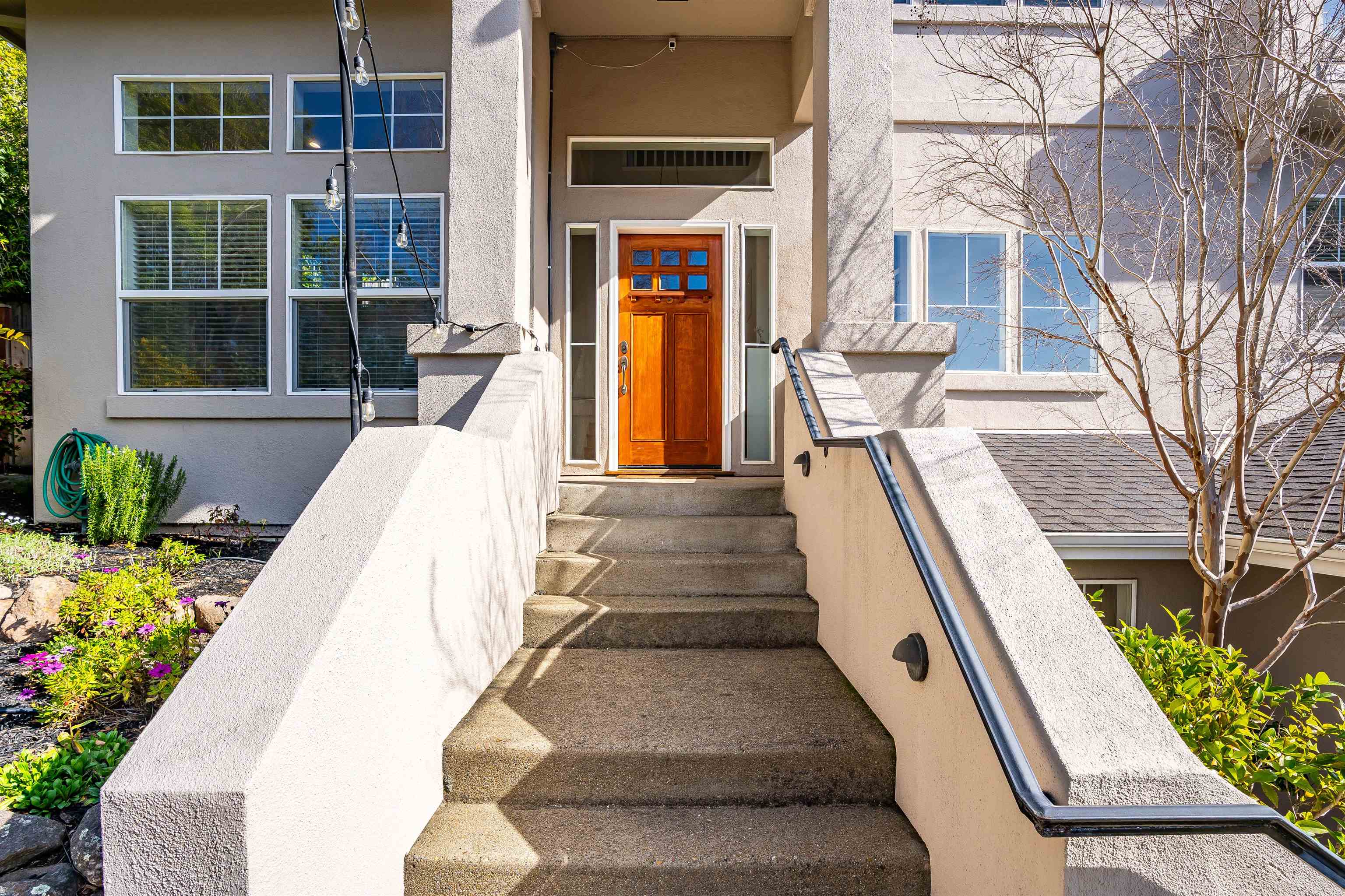 Detail Gallery Image 5 of 31 For 936 Mountain Blvd, Oakland,  CA 94611 - 3 Beds | 2/1 Baths