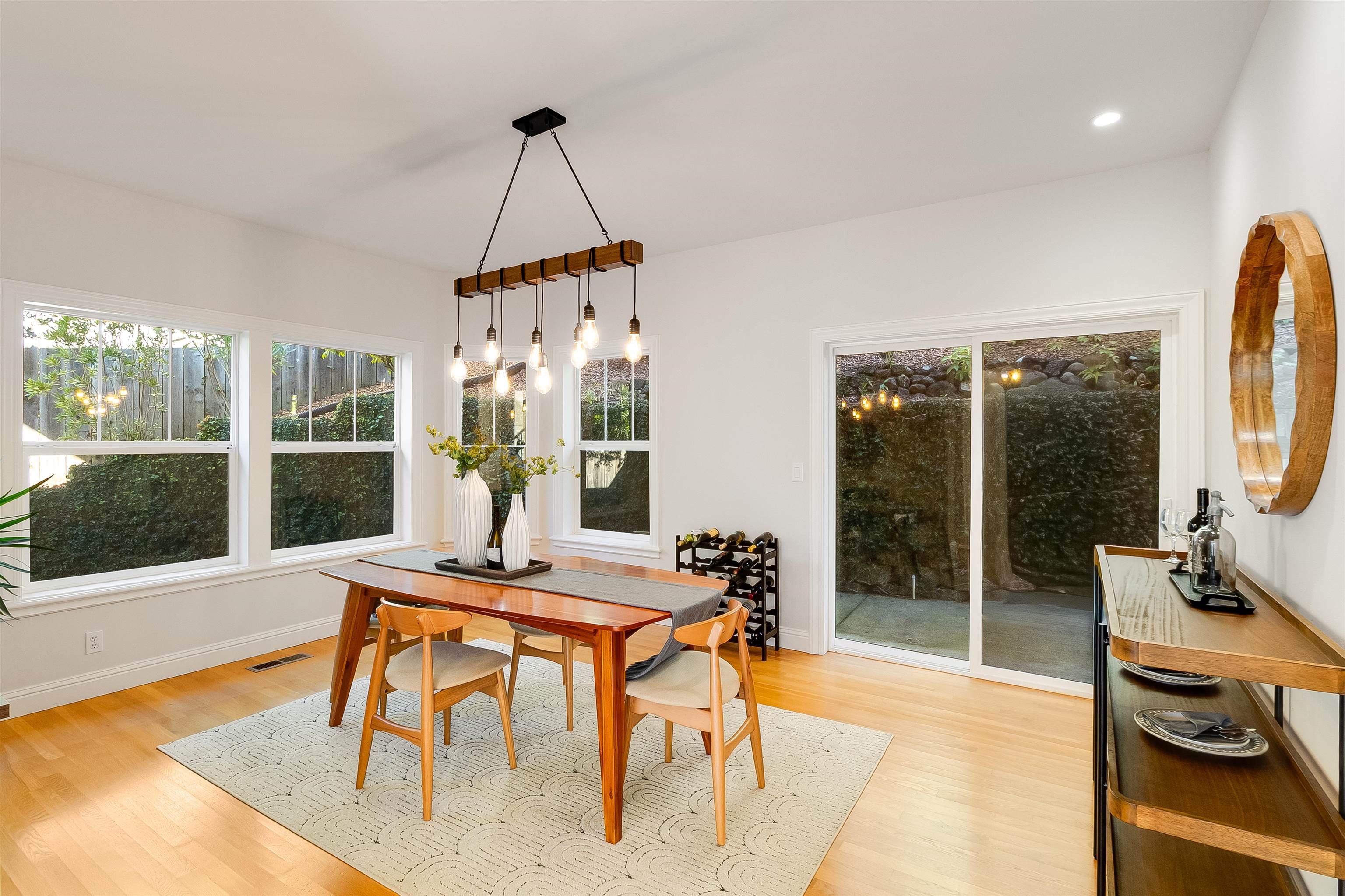 Detail Gallery Image 9 of 31 For 936 Mountain Blvd, Oakland,  CA 94611 - 3 Beds | 2/1 Baths