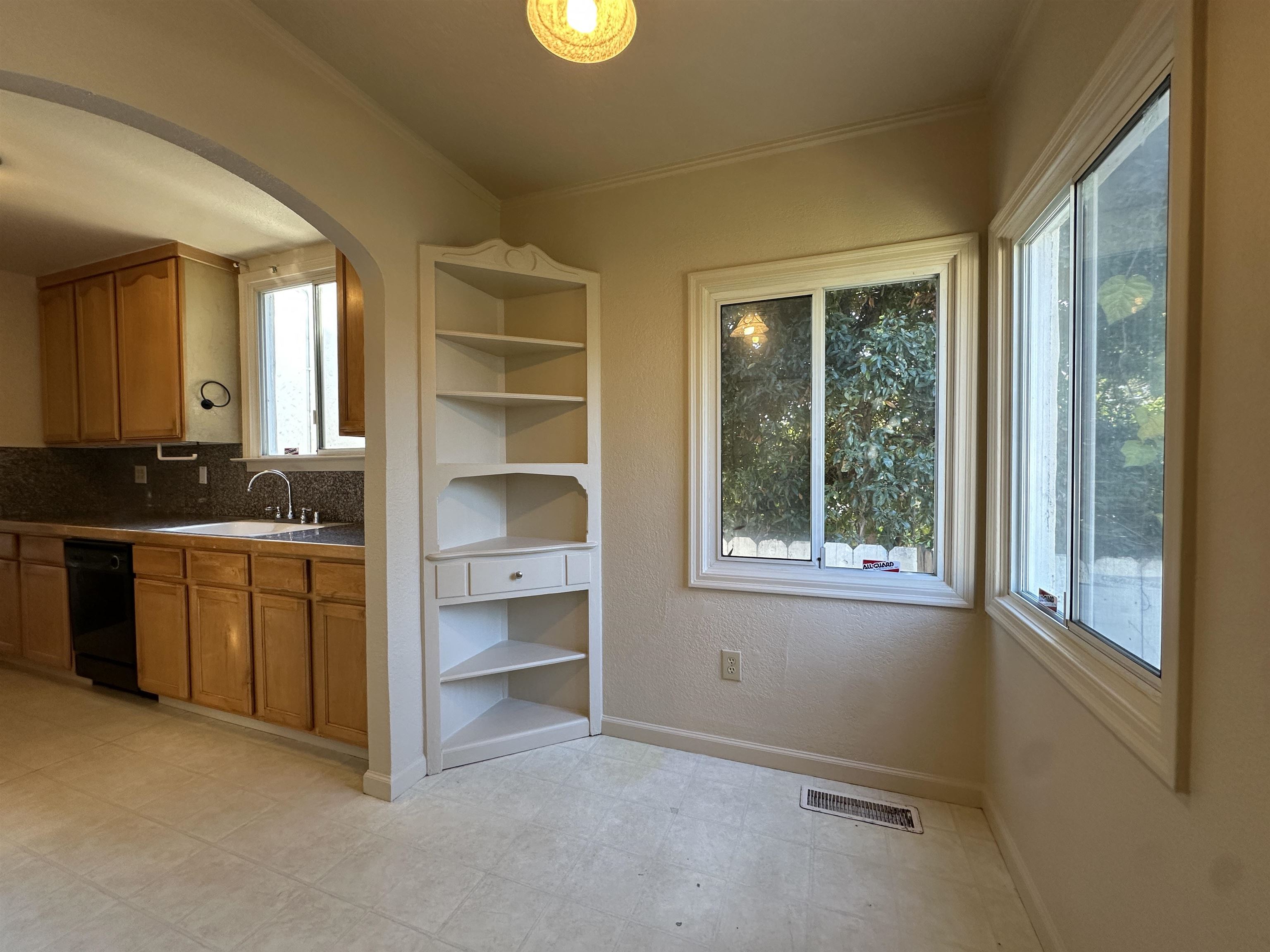 Detail Gallery Image 12 of 25 For 525 28th, Richmond,  CA 94804 - 2 Beds | 1 Baths