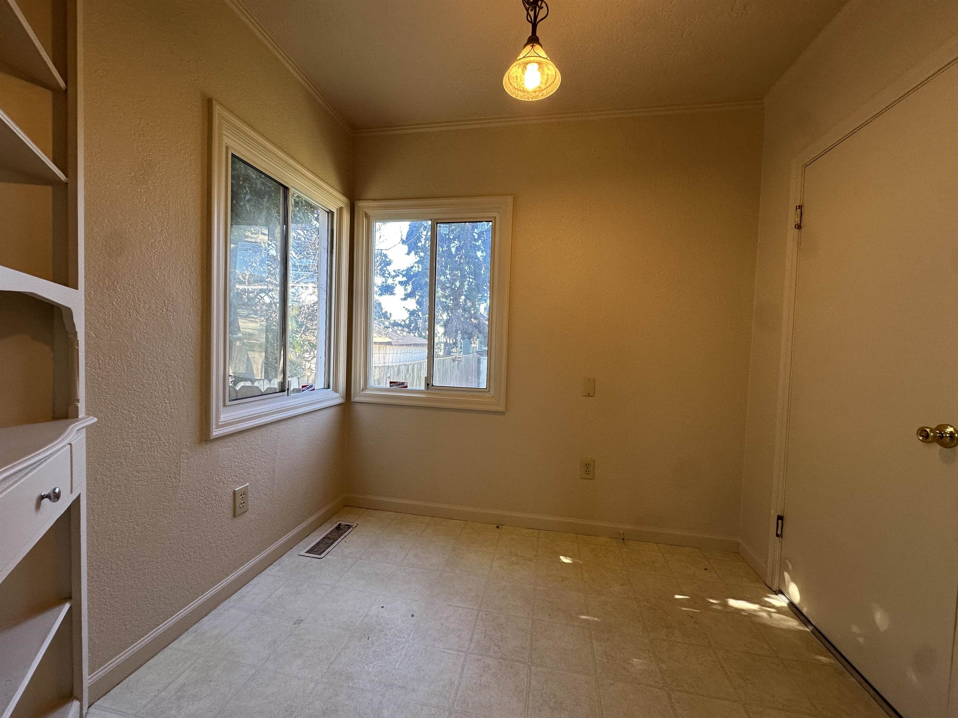 Detail Gallery Image 13 of 25 For 525 28th, Richmond,  CA 94804 - 2 Beds | 1 Baths